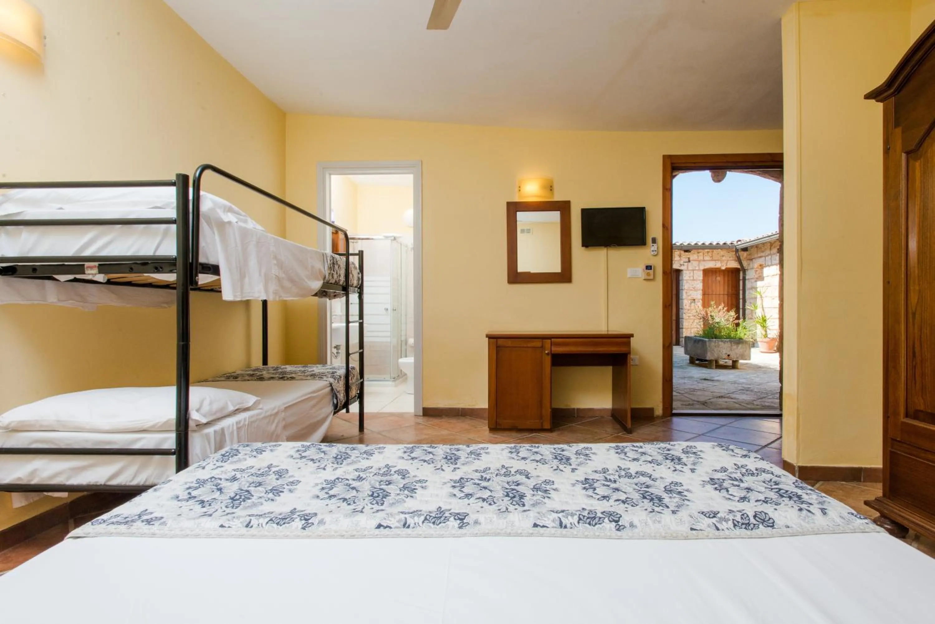 Photo of the whole room in RELAIS MASSERIA CASINA DEI CARI