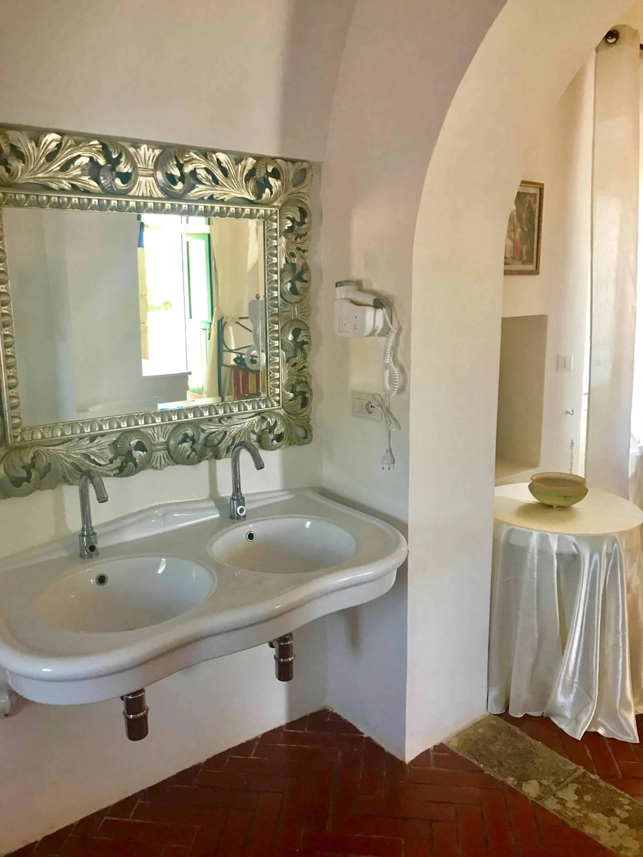 Bathroom in RELAIS MASSERIA CASINA DEI CARI