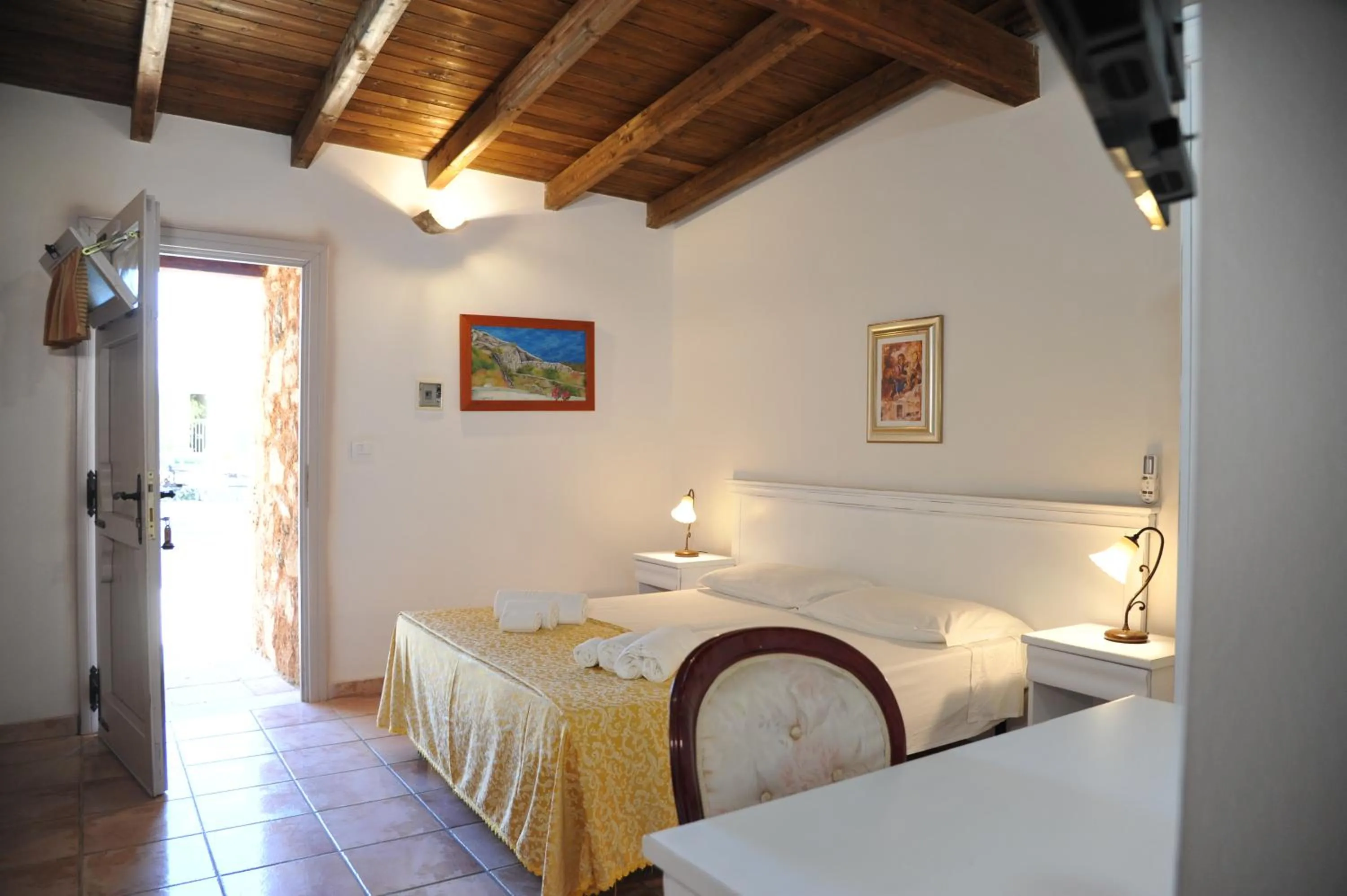 Photo of the whole room in RELAIS MASSERIA CASINA DEI CARI