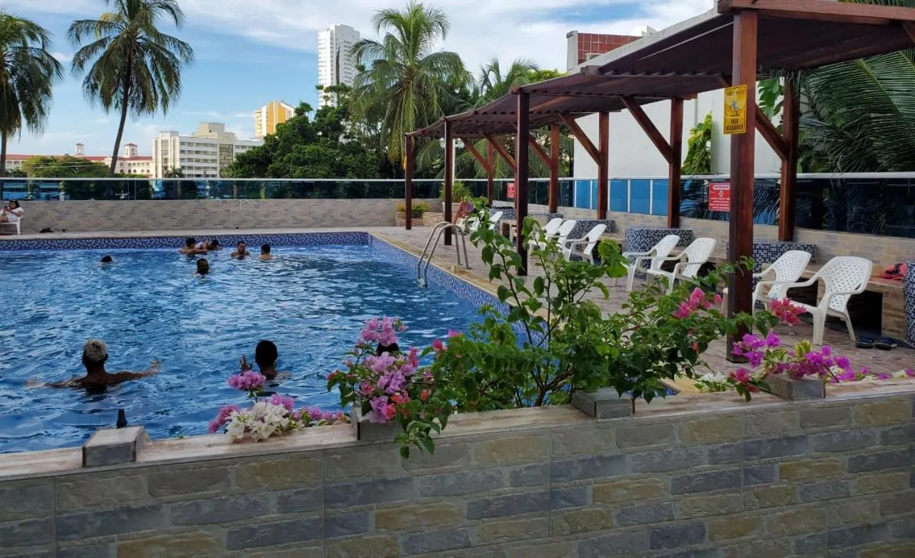 Apartamento con VISTA AL MAR, A una cuadra de la PLAYA. Piso 16