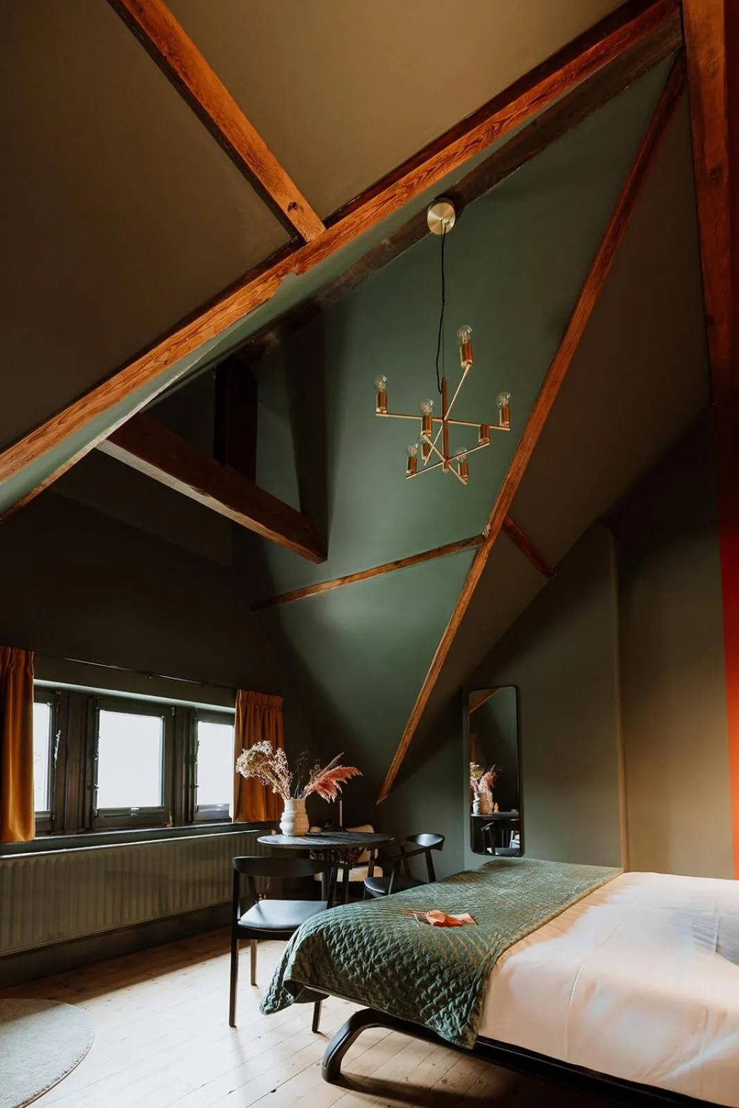 Bed in B&B het Notarishuis - authentiek verblijf nabij Maastricht