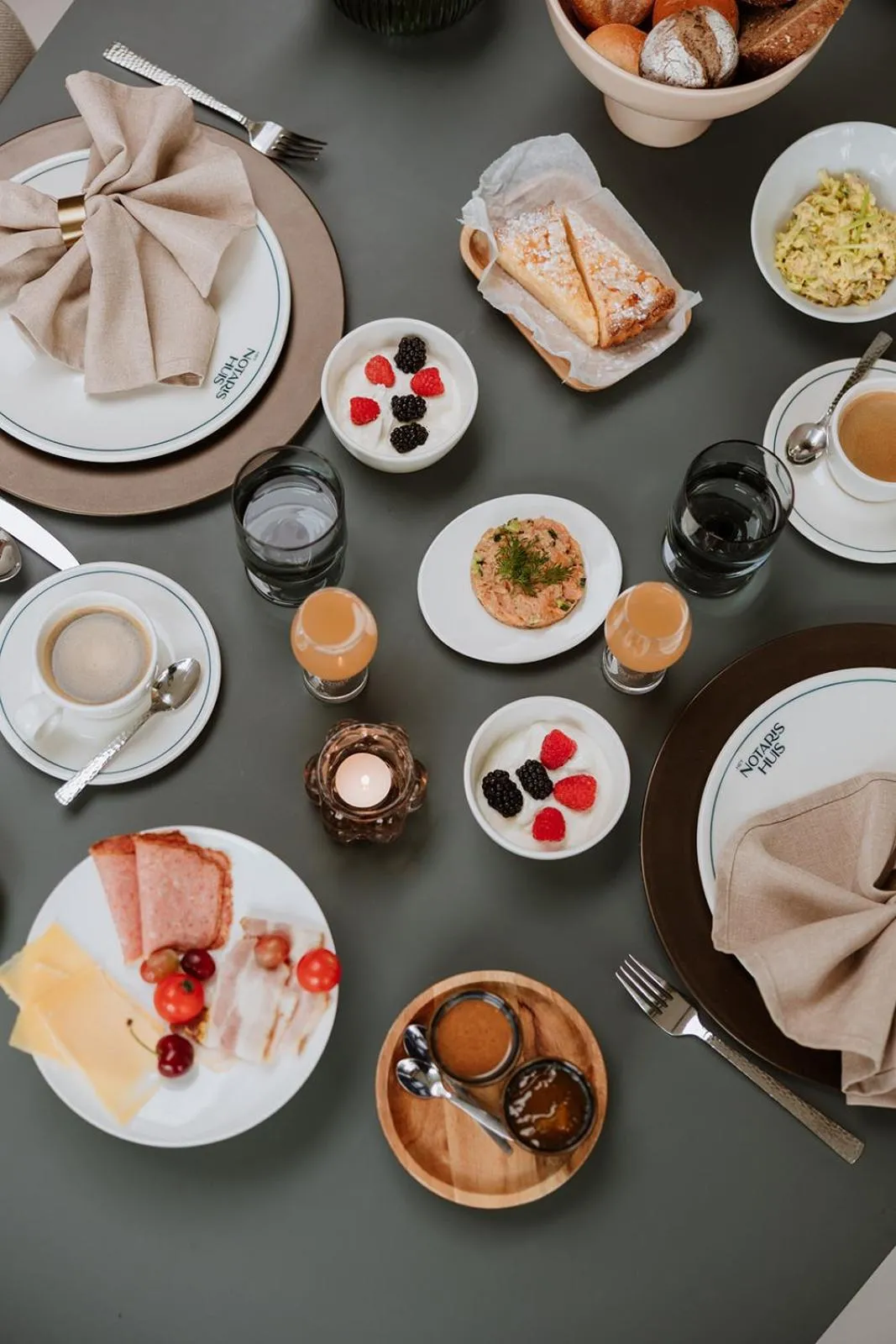 Breakfast in B&B het Notarishuis - authentiek verblijf nabij Maastricht