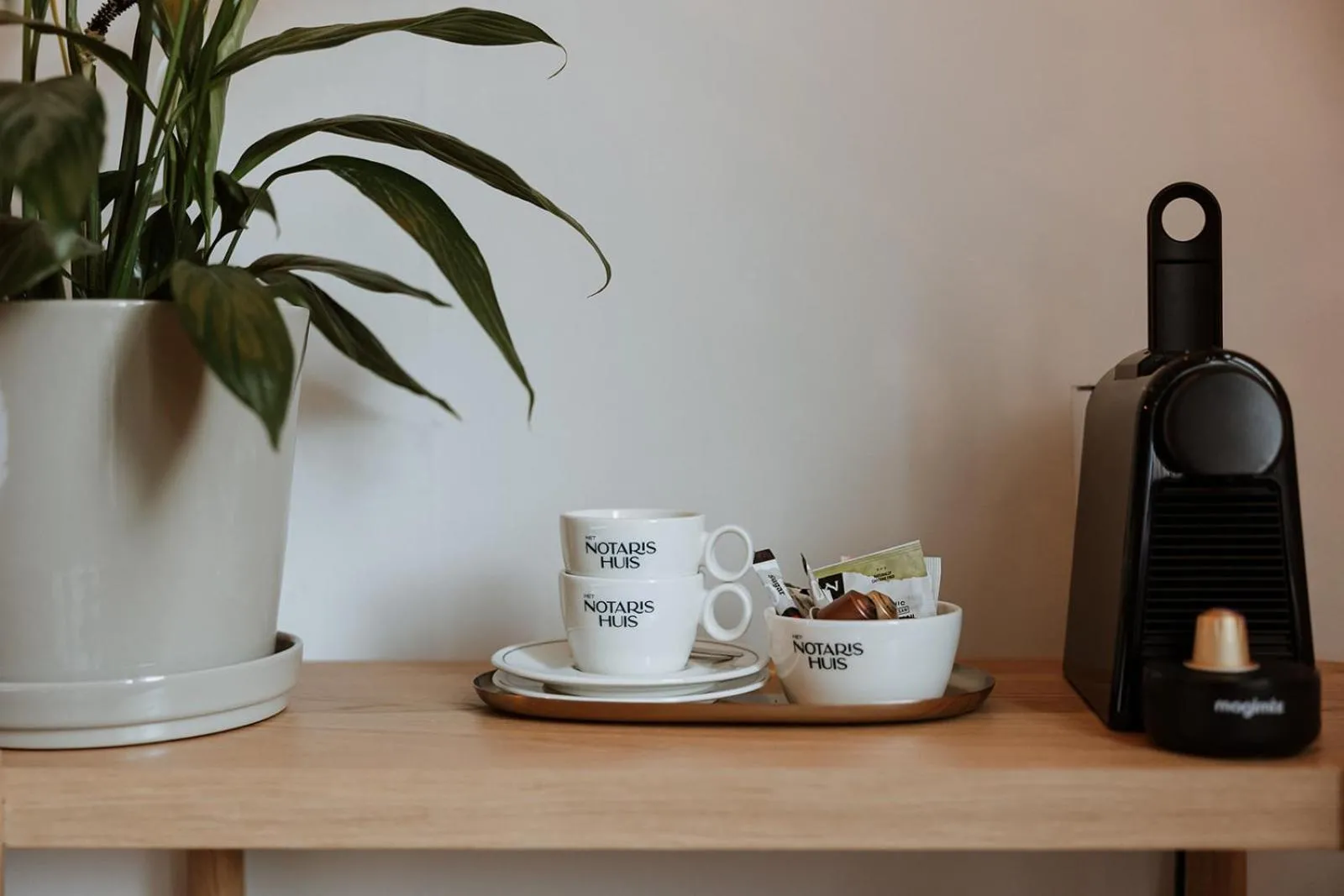 Coffee/tea facilities in B&B het Notarishuis - authentiek verblijf nabij Maastricht