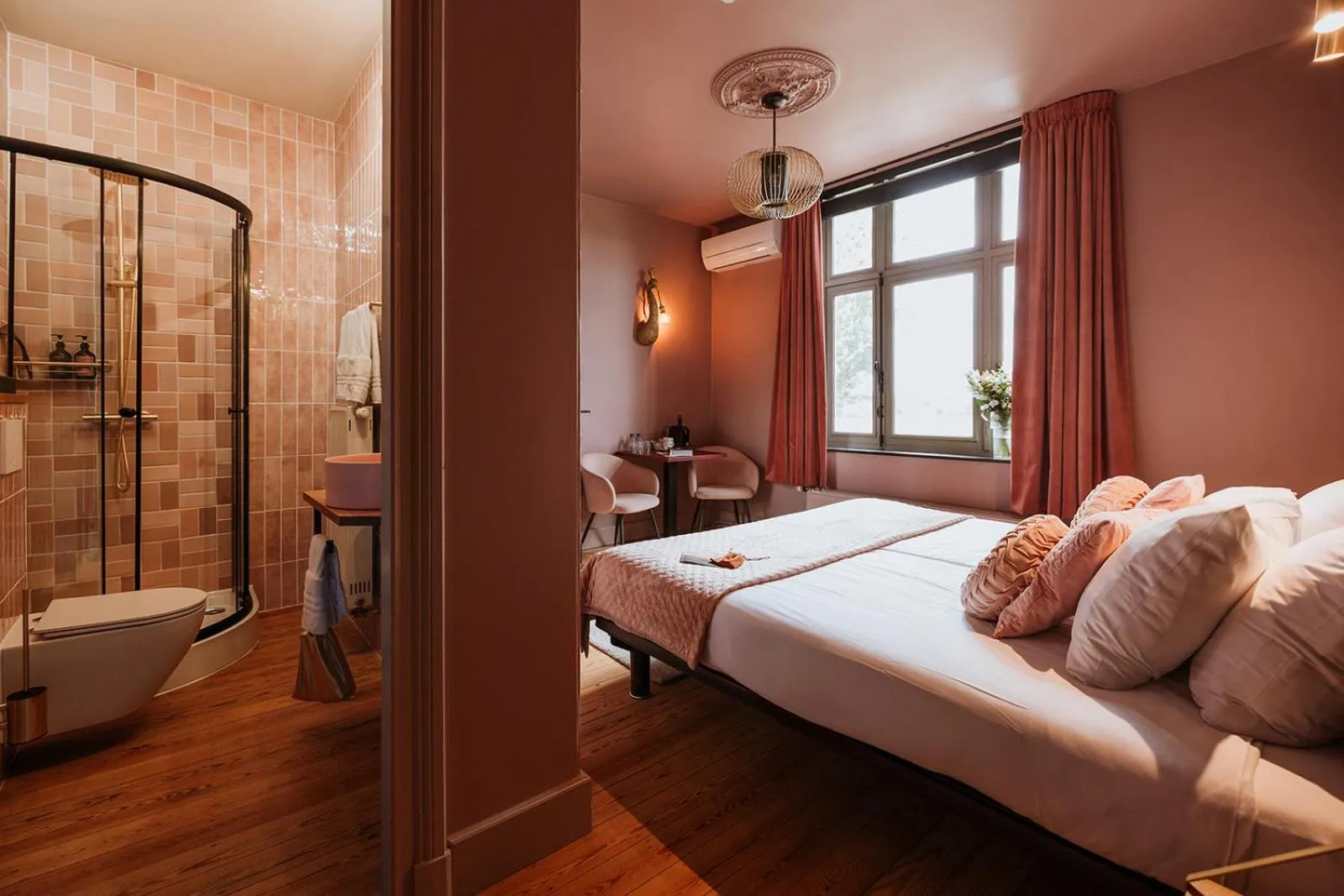Shower, Bed in B&B het Notarishuis - authentiek verblijf nabij Maastricht