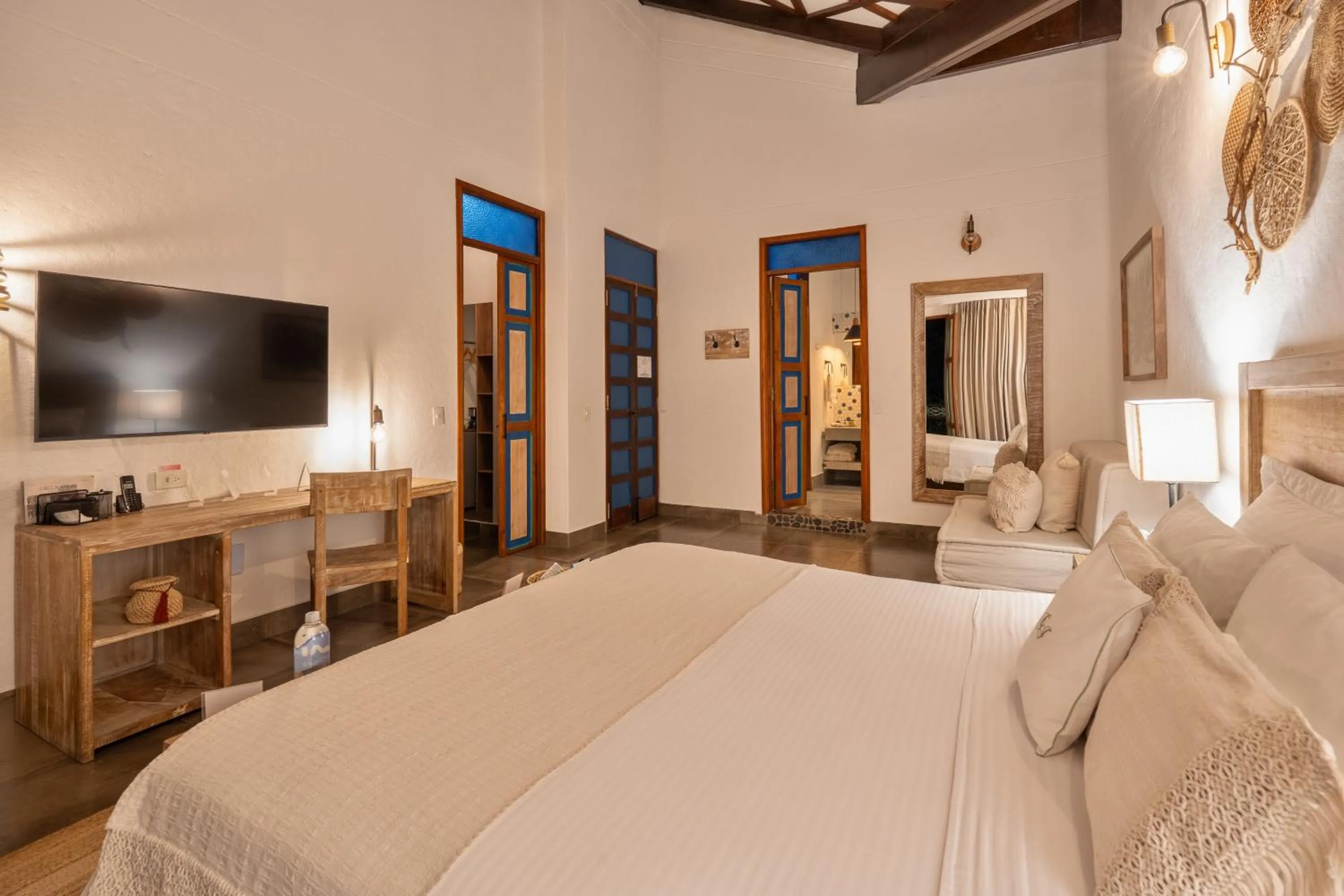 Photo of the whole room, Bed in Casa Jacaranda Hotel Boutique -Cauca Viejo- Mayores de 14 años