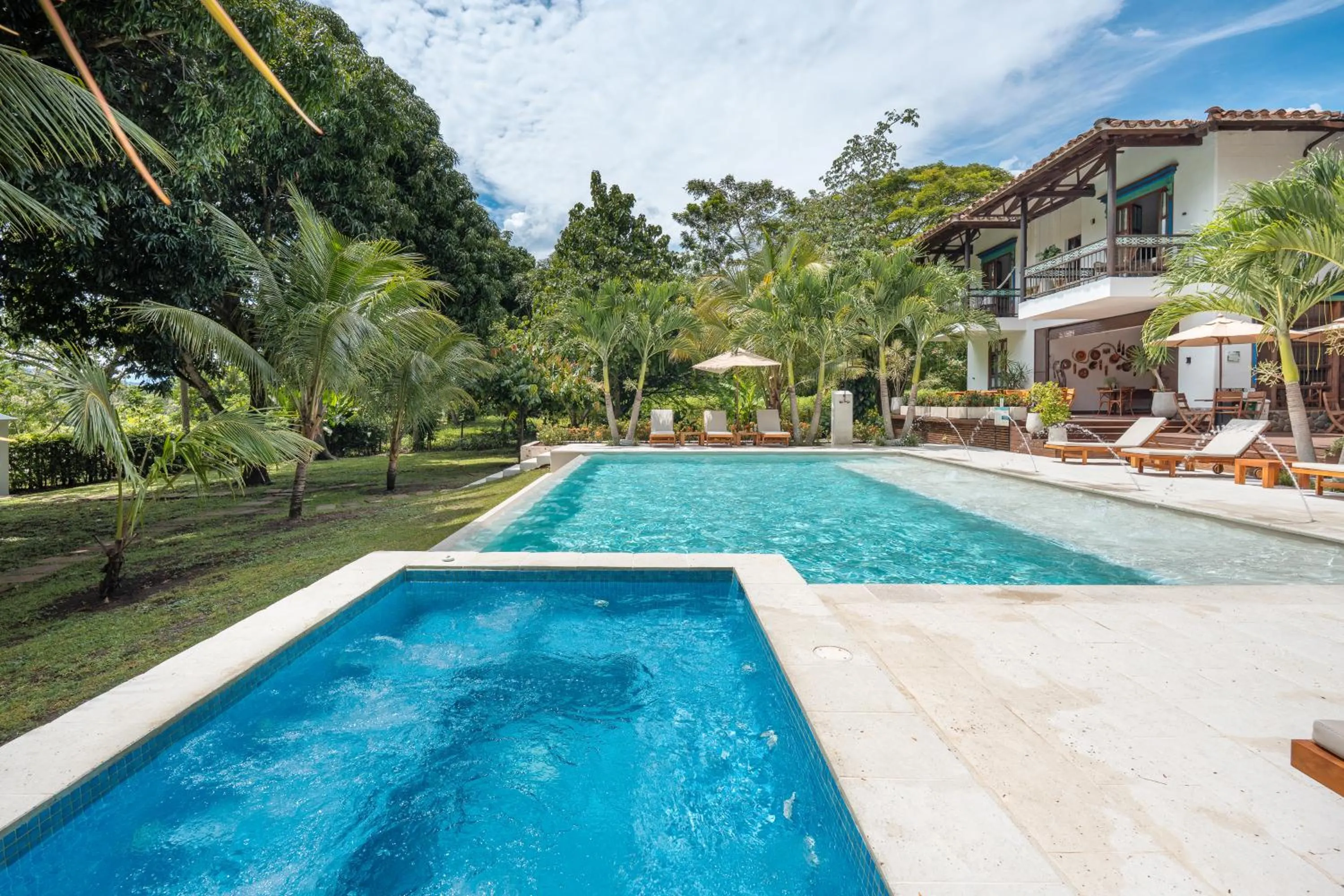 Swimming pool in Casa Jacaranda Hotel Boutique -Cauca Viejo- Mayores de 14 años