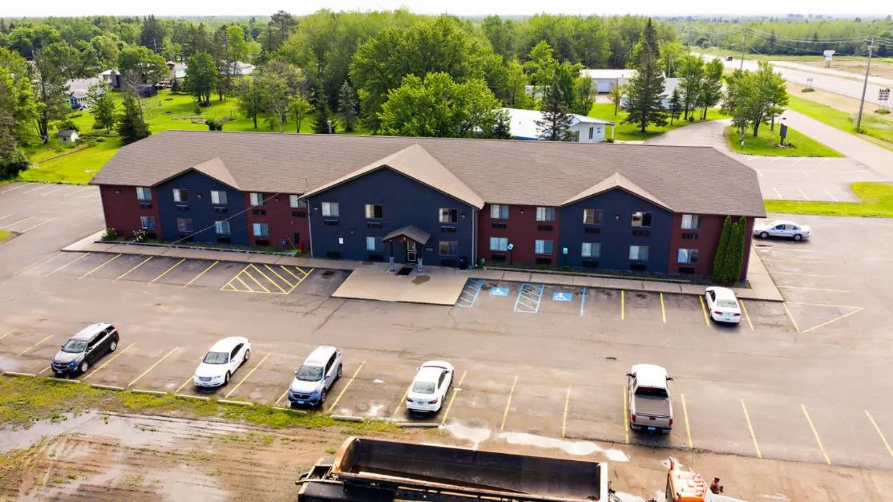 Property building in Hibbing Inn and Suites