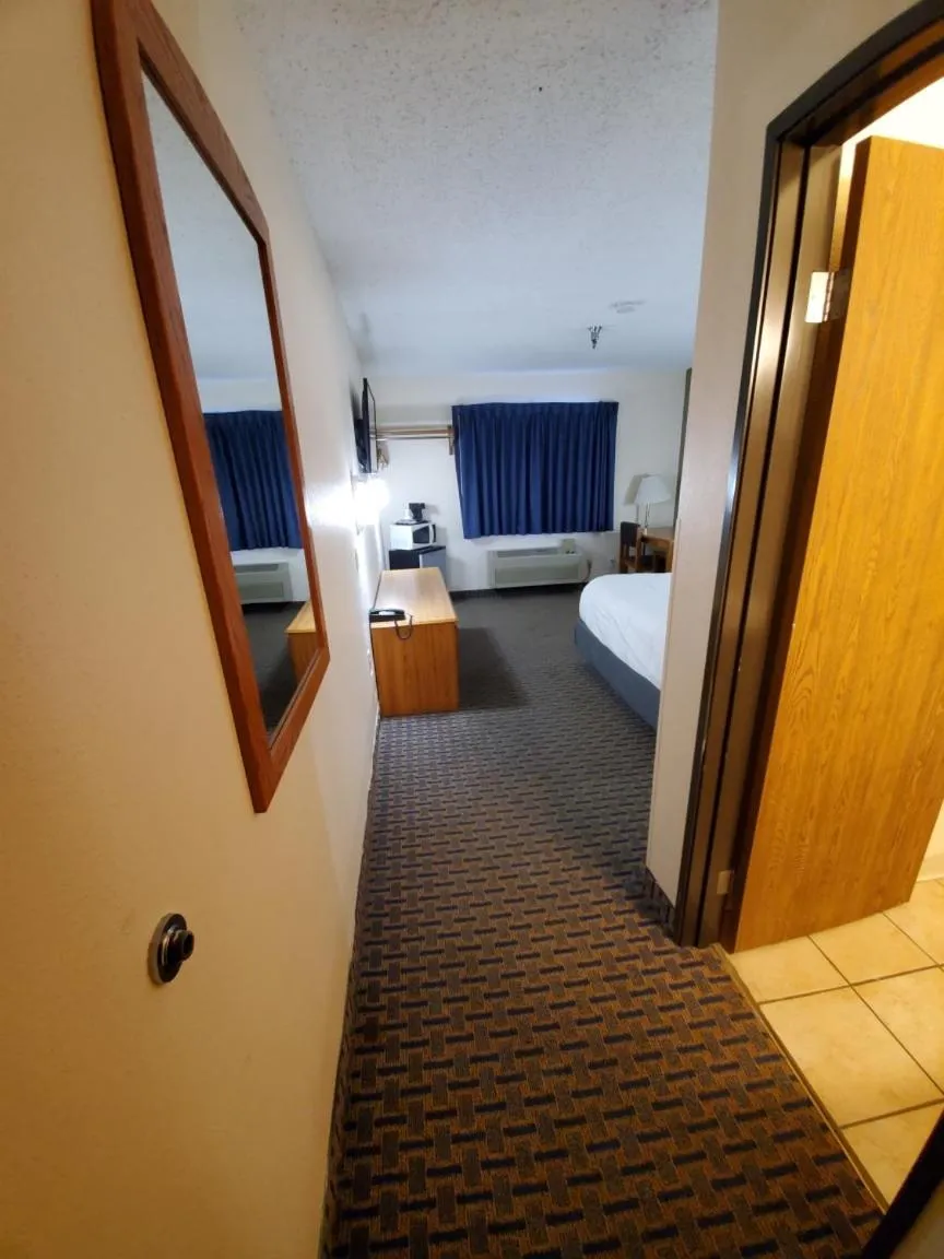 Bedroom, Bed in Hibbing Inn and Suites