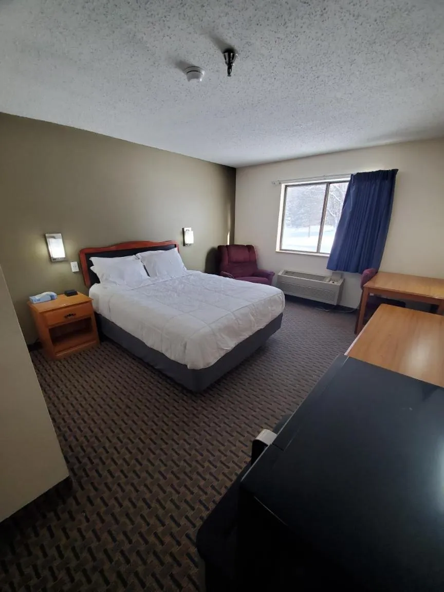 Bedroom, Bed in Hibbing Inn and Suites