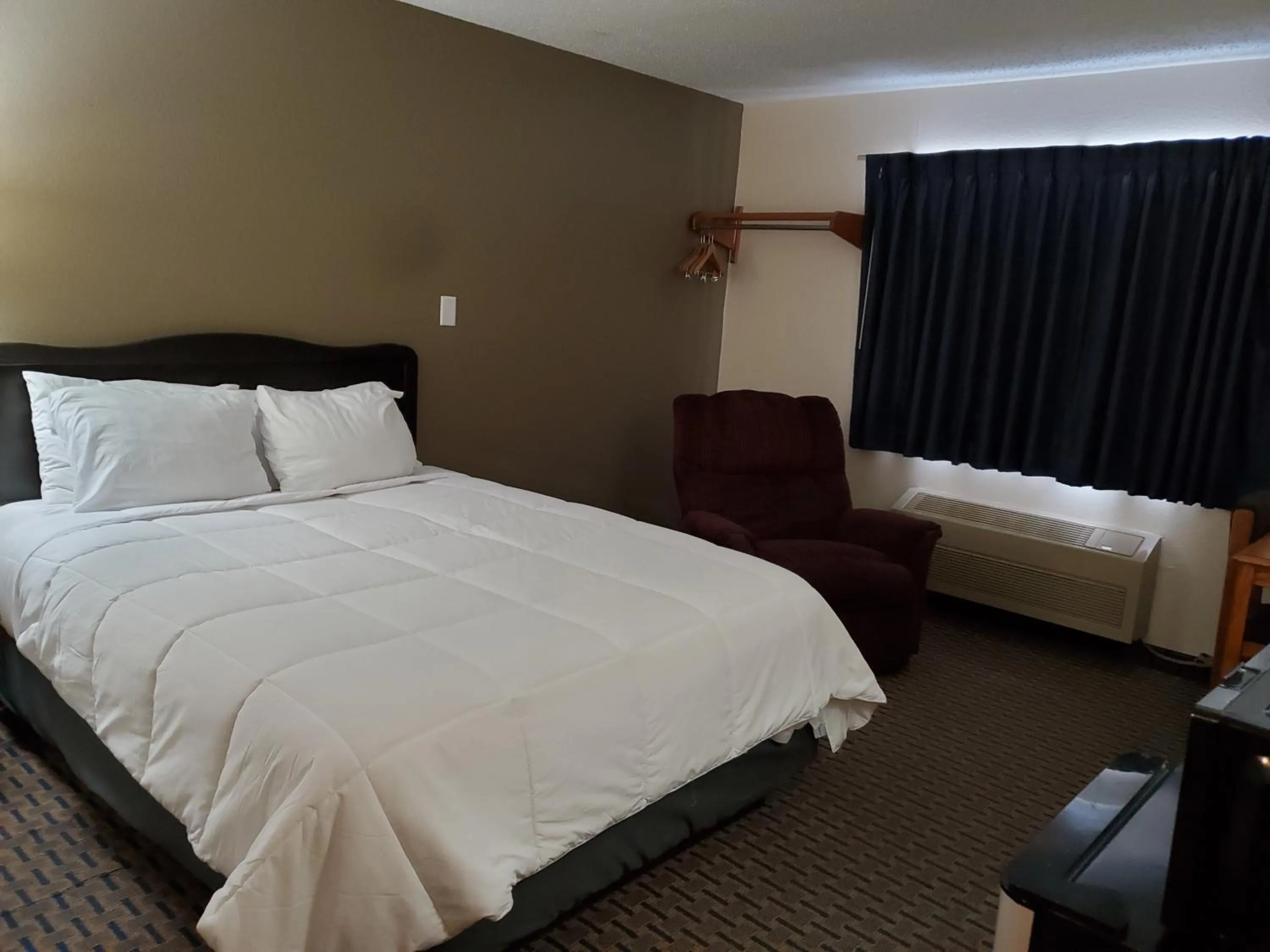 Bed in Hibbing Inn and Suites