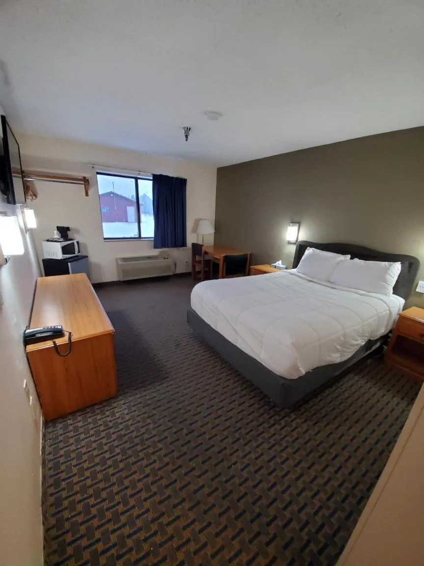 Bedroom, Bed in Hibbing Inn and Suites