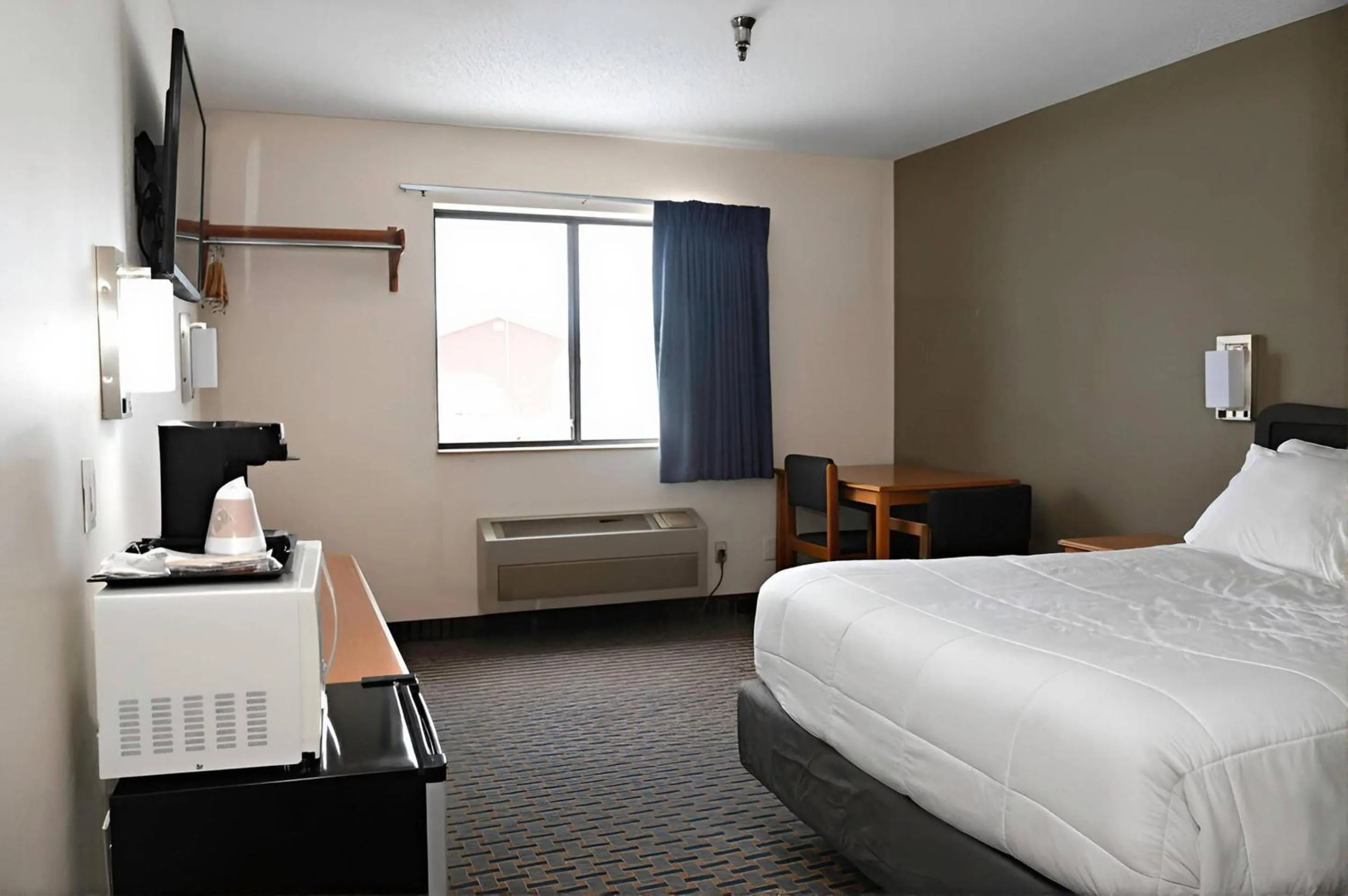 Bedroom, Bed in Rodeway Inn Hibbing