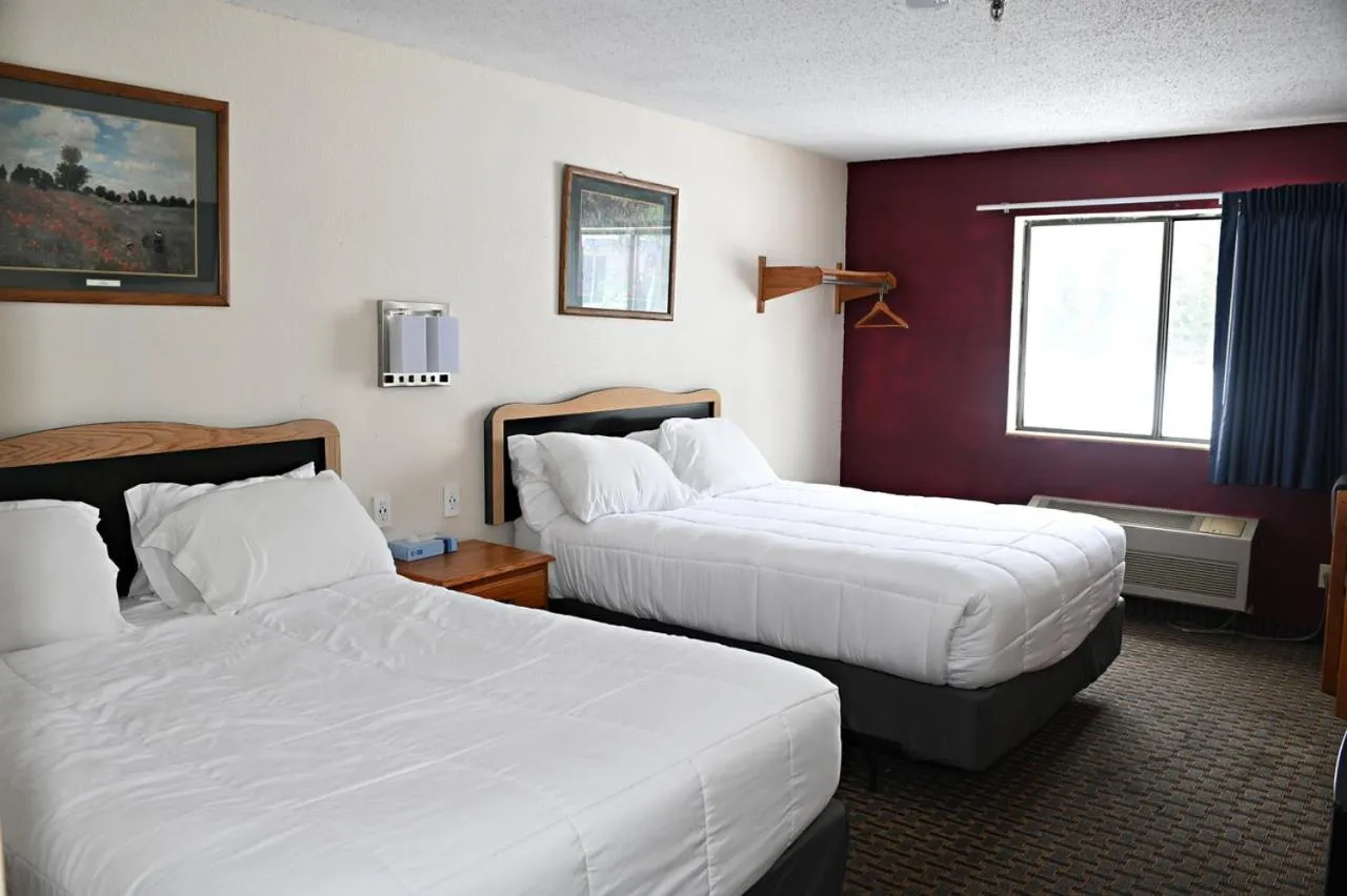 Bedroom, Bed in Hibbing Inn and Suites