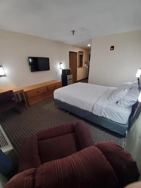 Bed in Hibbing Inn and Suites