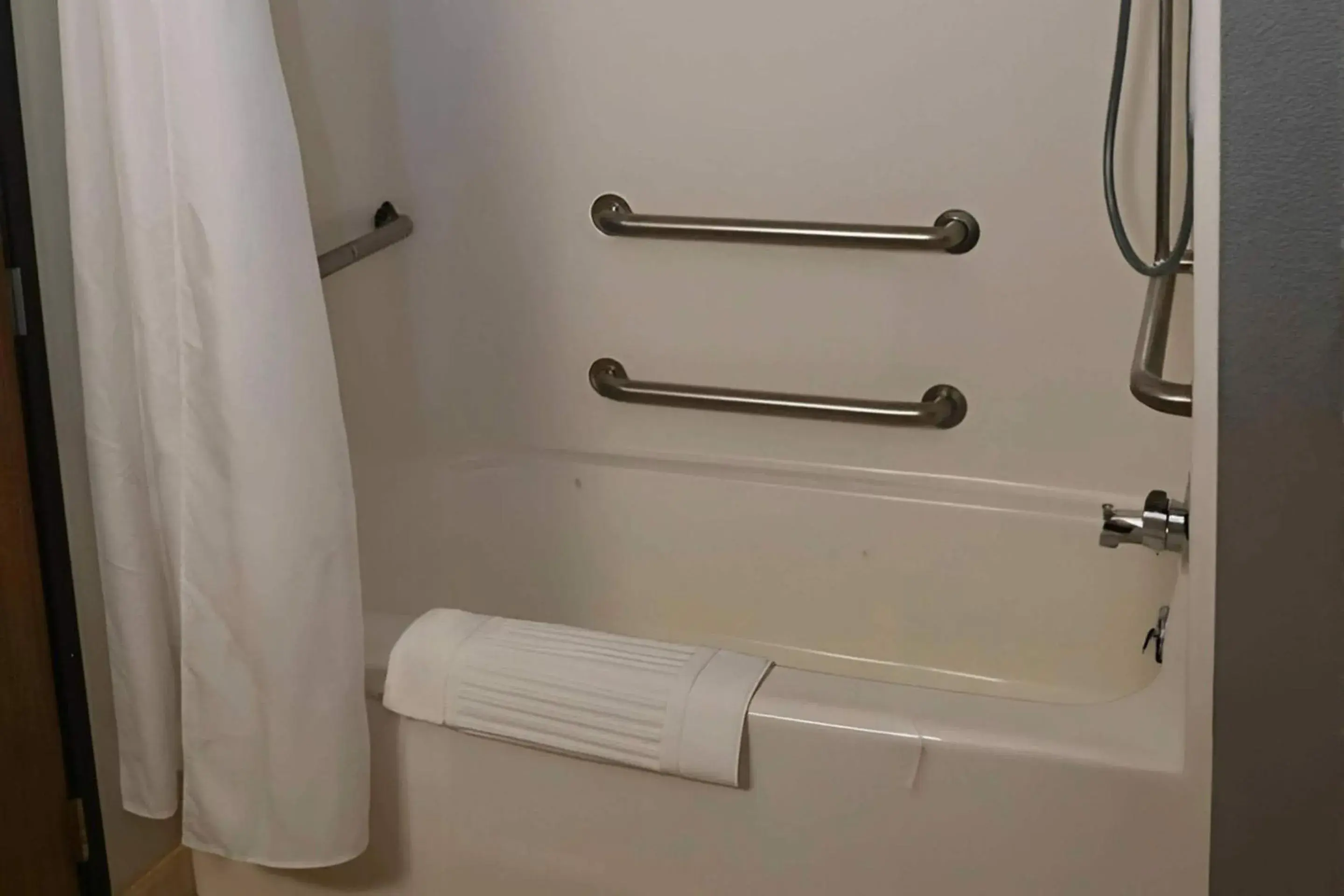 Bedroom in Rodeway Inn Hibbing Bedroom in Rodeway Inn Hibbing