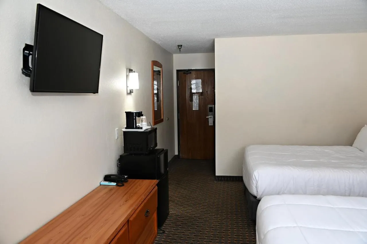 Bedroom, Bed in Hibbing Inn and Suites