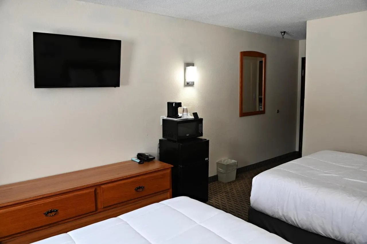 Bedroom, Bed in Hibbing Inn and Suites