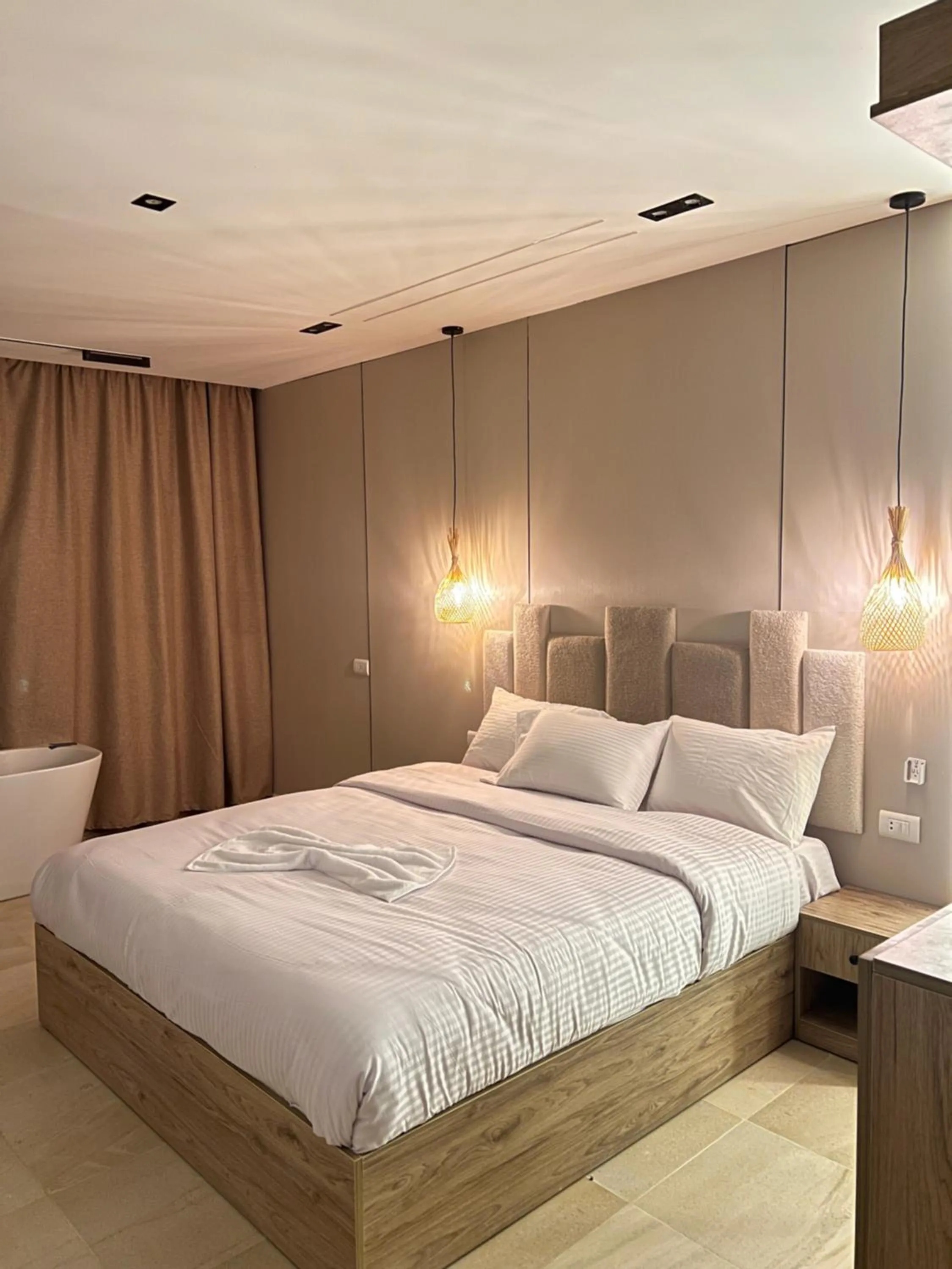 Bed in Pyramids Height Hotel & Pyramids Master Scene Rooftop