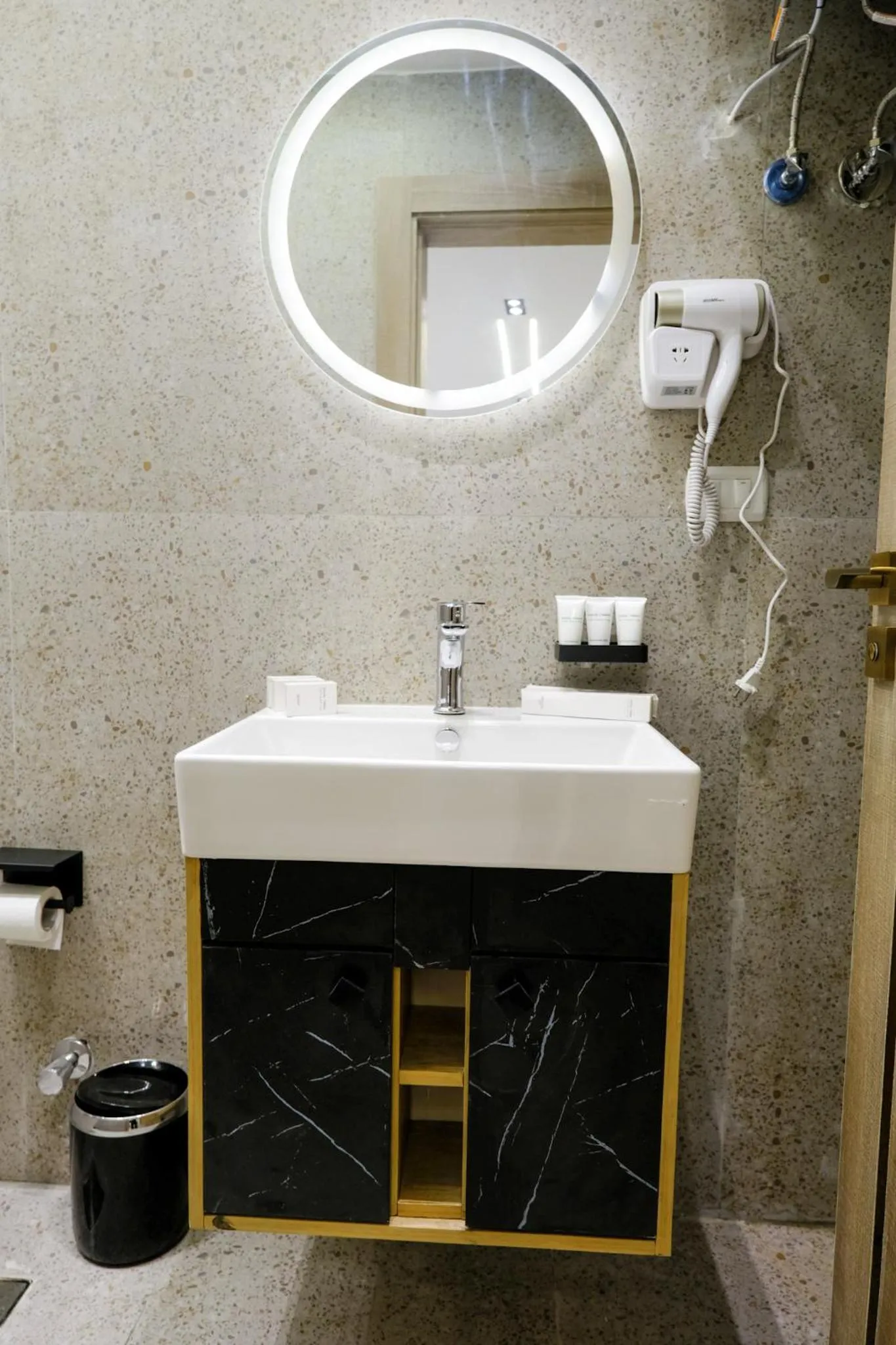 Bathroom in Pyramids Height Hotel & Pyramids Master Scene Rooftop