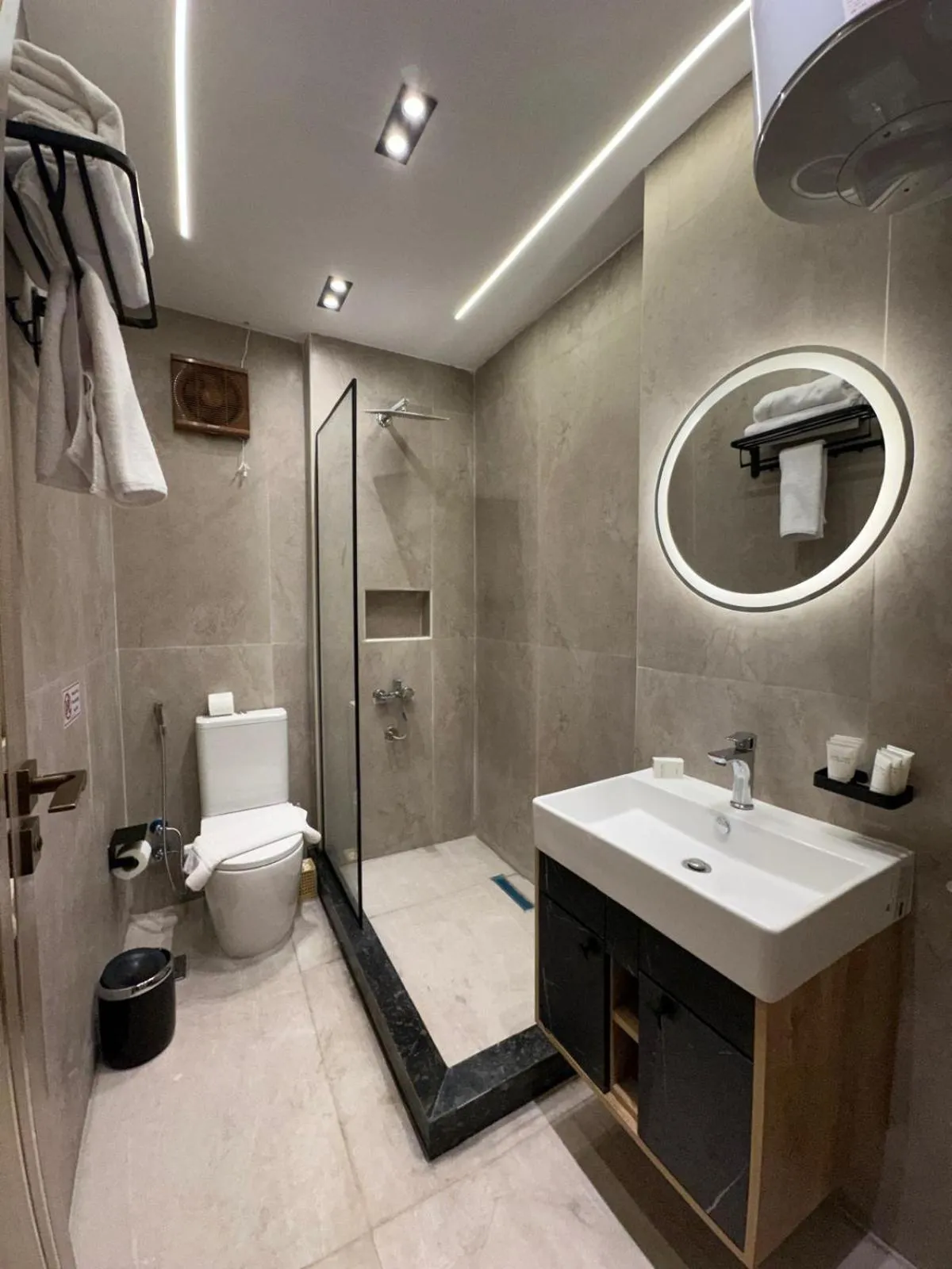 Shower in Pyramids Height Hotel & Pyramids Master Scene Rooftop