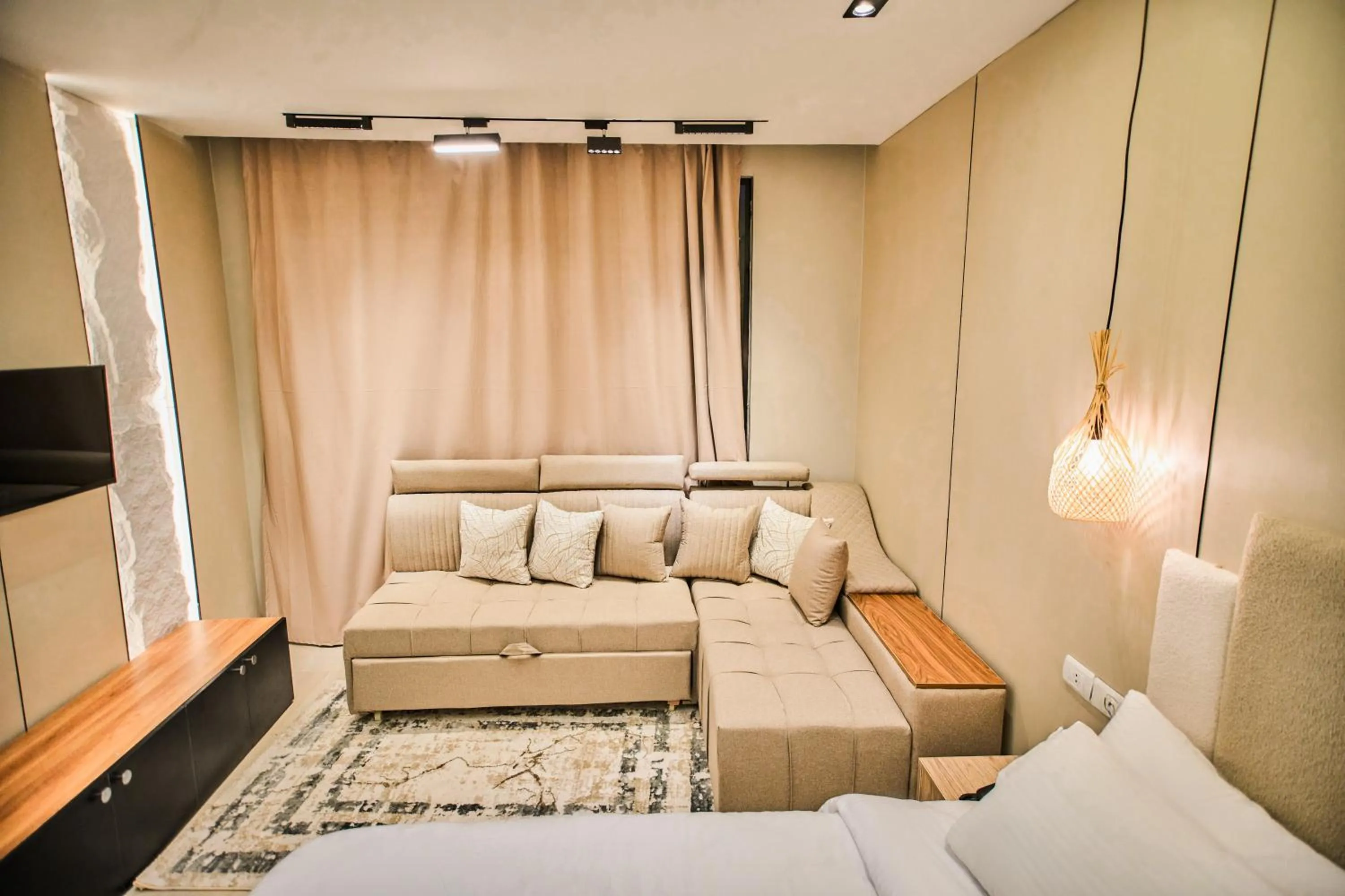 TV and multimedia, Bed in Pyramids Height Hotel & Pyramids Master Scene Rooftop