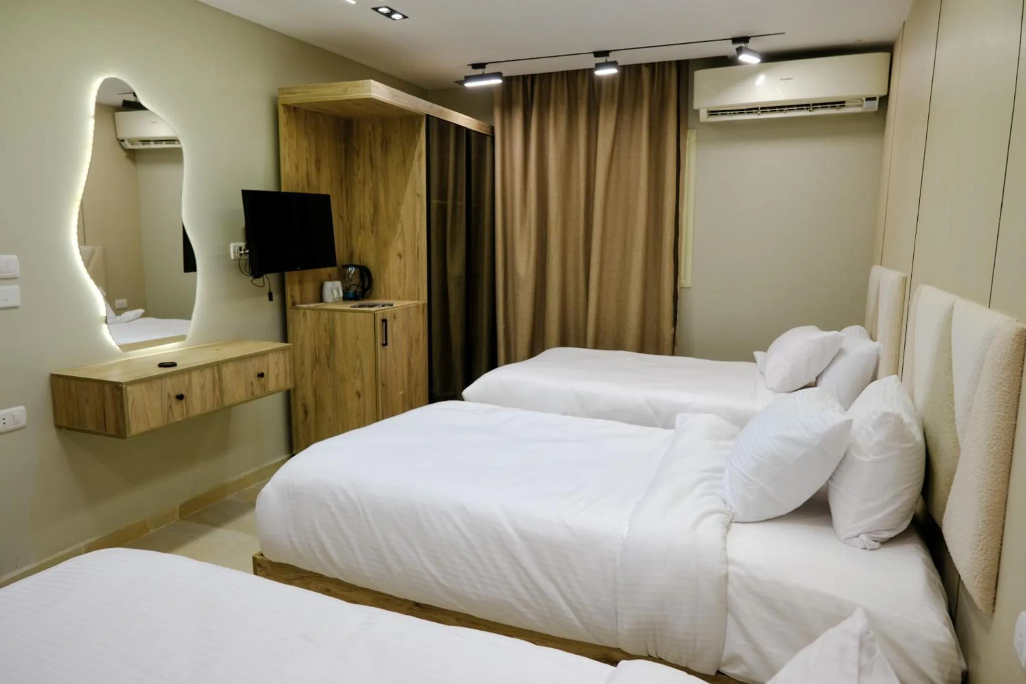 Bed in Pyramids Height Hotel & Pyramids Master Scene Rooftop