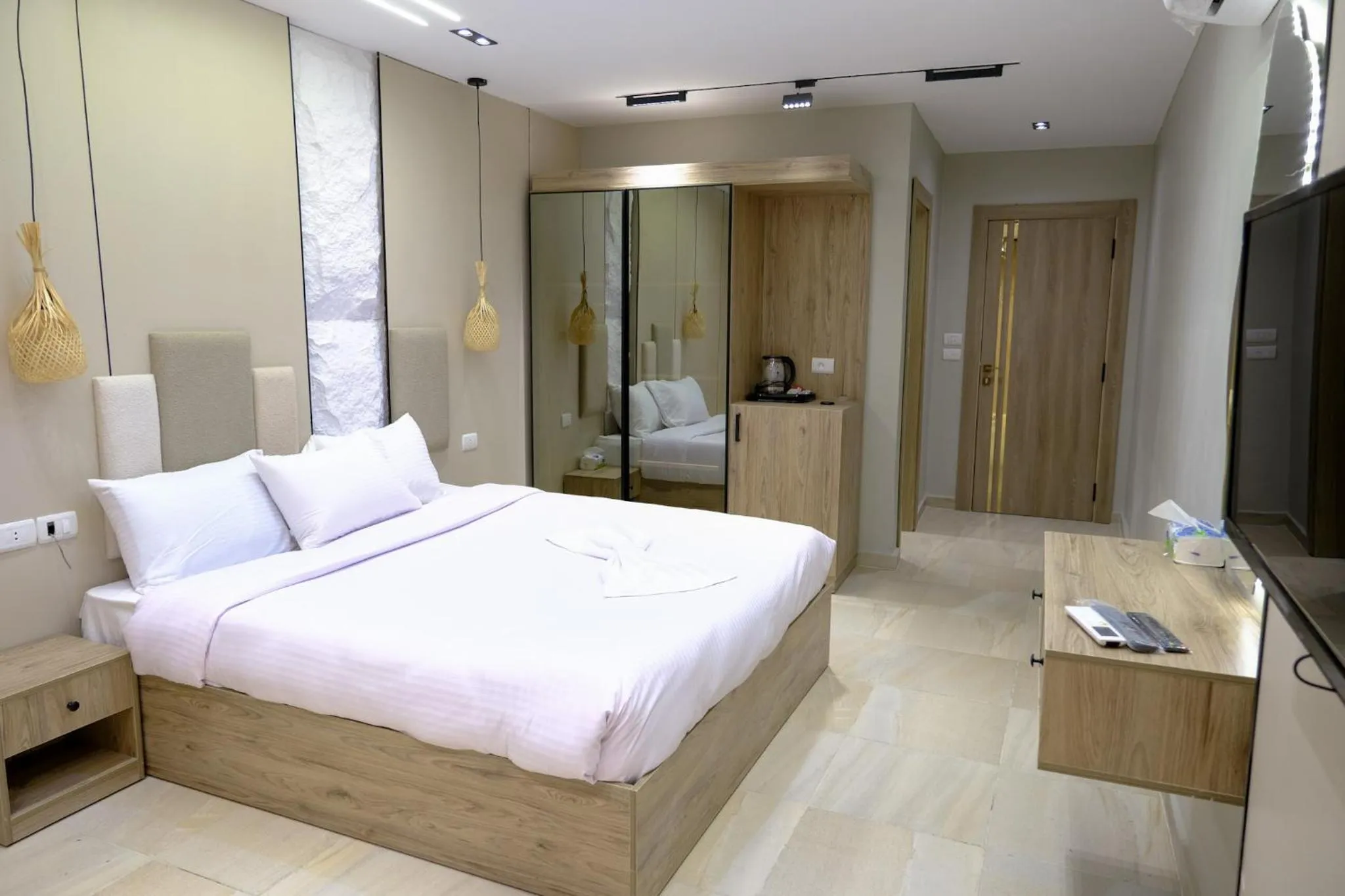 Bed in Pyramids Height Hotel & Pyramids Master Scene Rooftop