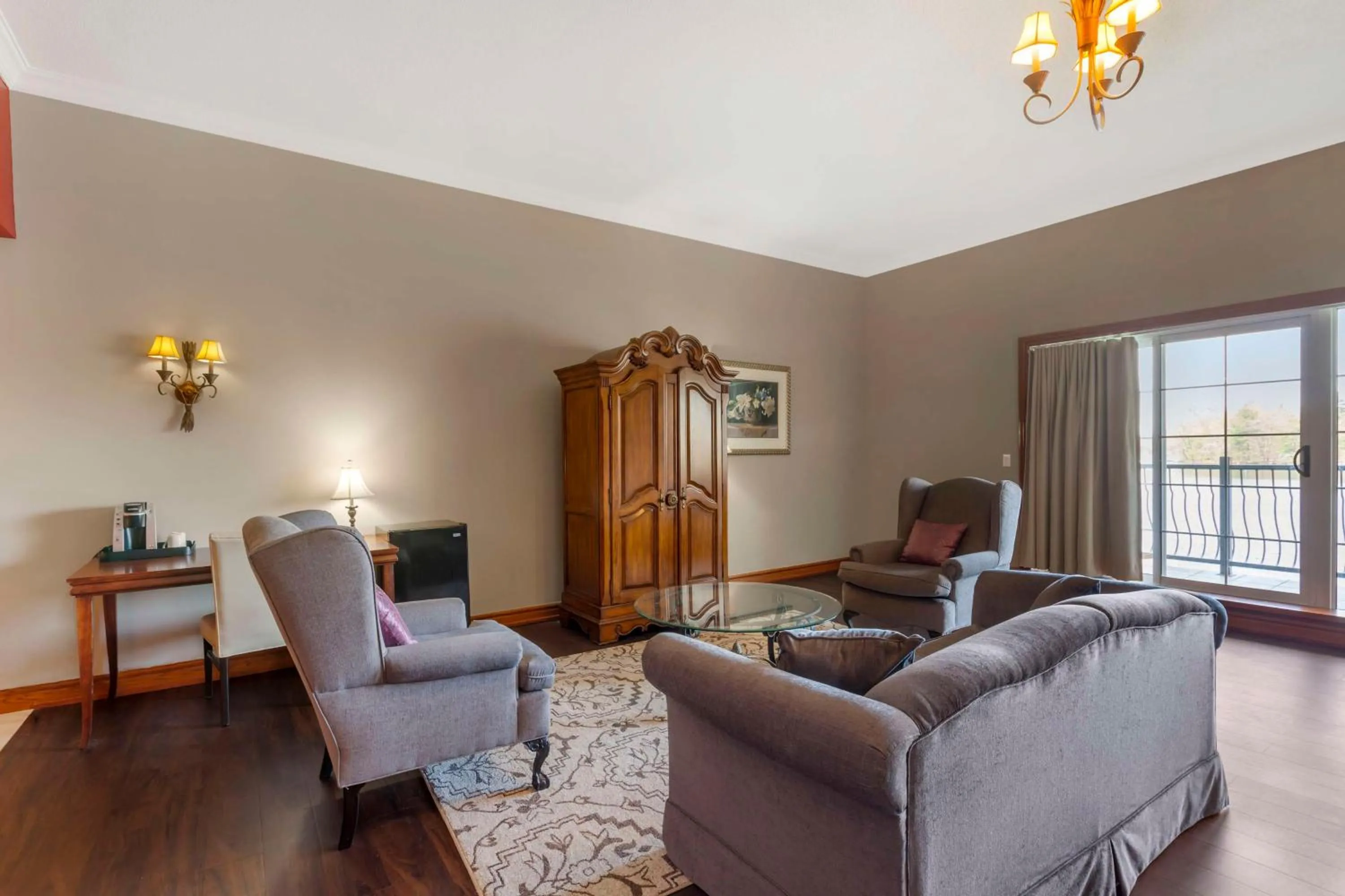 Bedroom in Christie's Mill Inn & Spa - BW Premier Collection