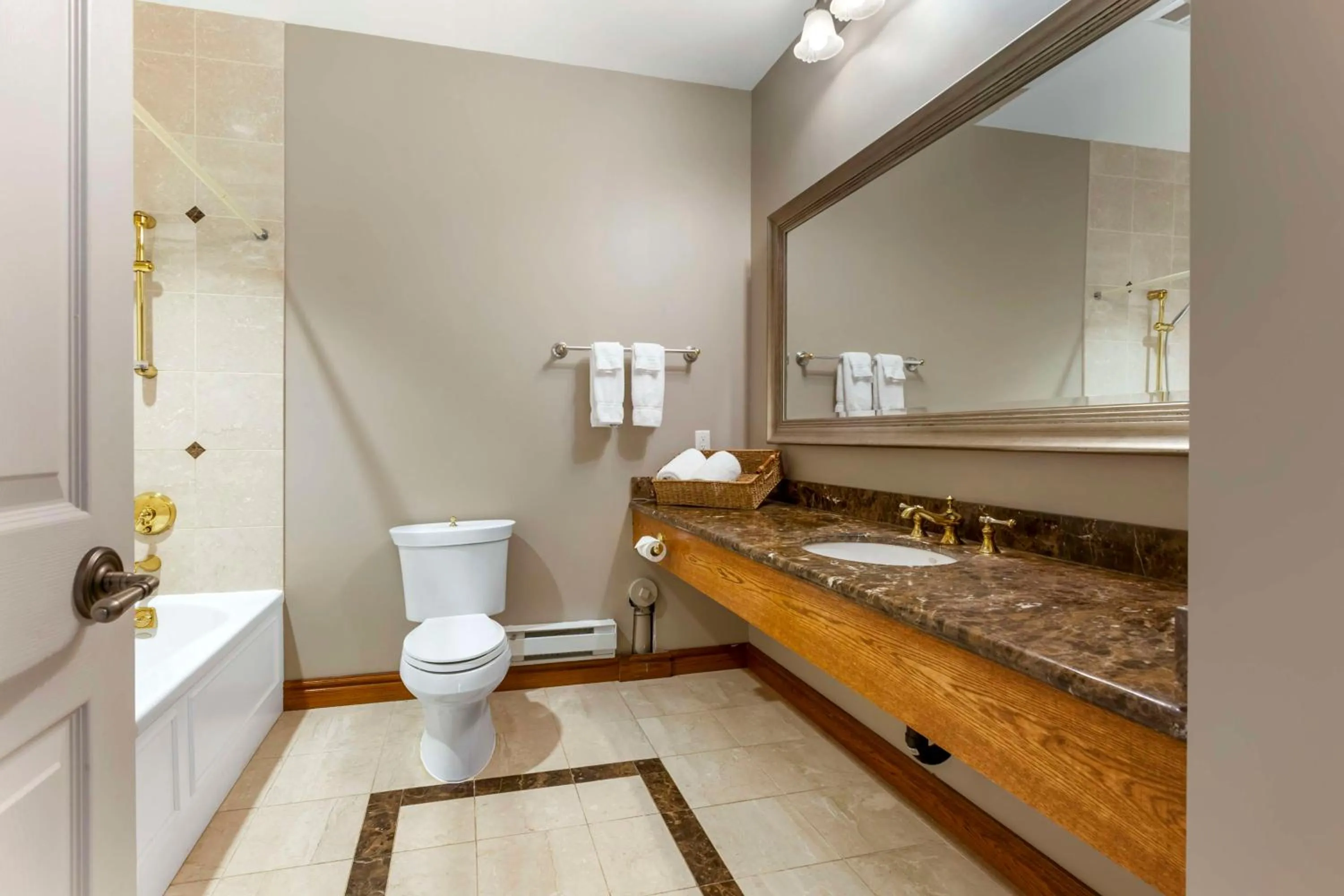 Bathroom in Christie's Mill Inn & Spa - BW Premier Collection