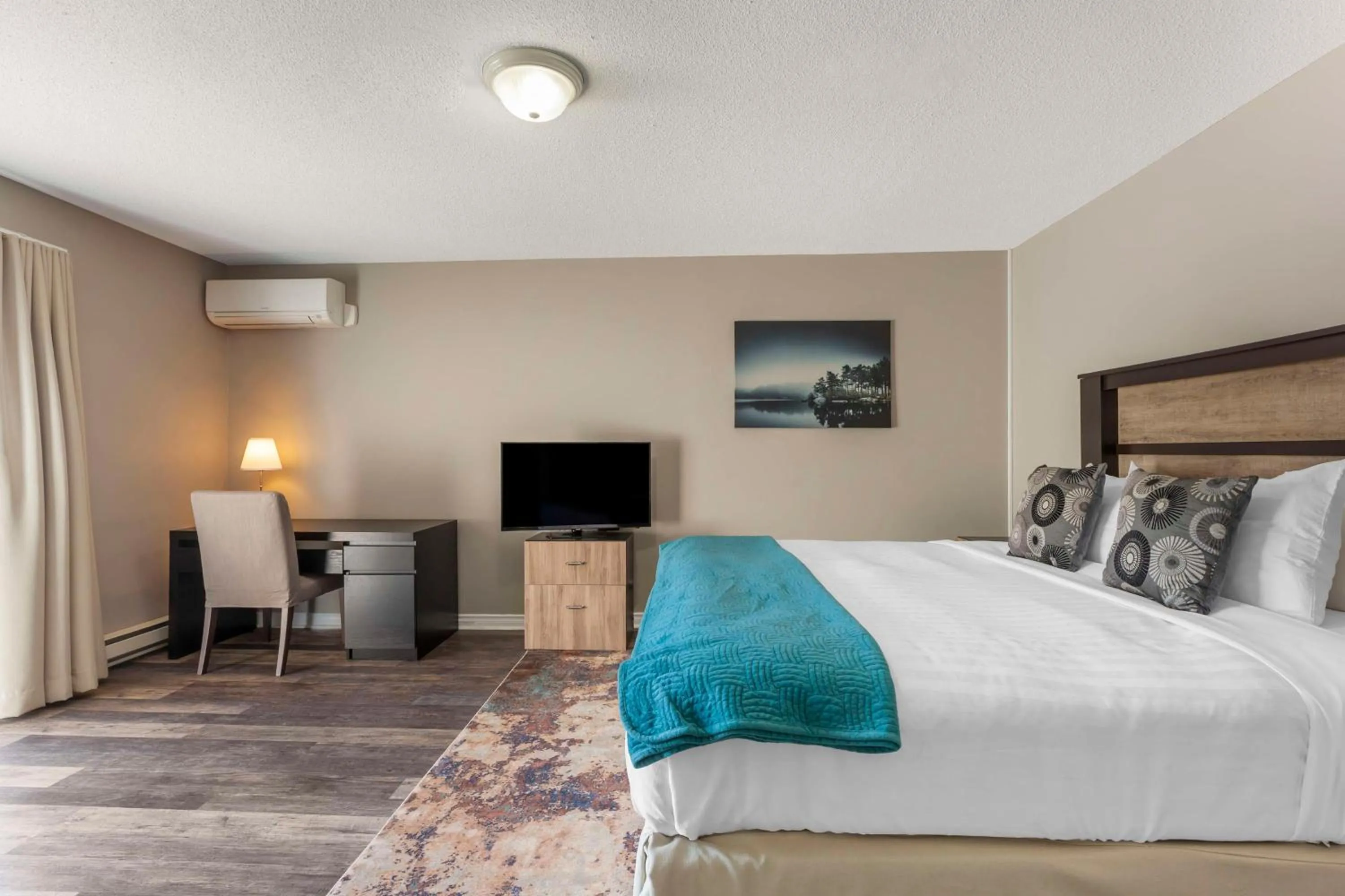 Bedroom, Bed in Christie's Mill Inn & Spa - BW Premier Collection