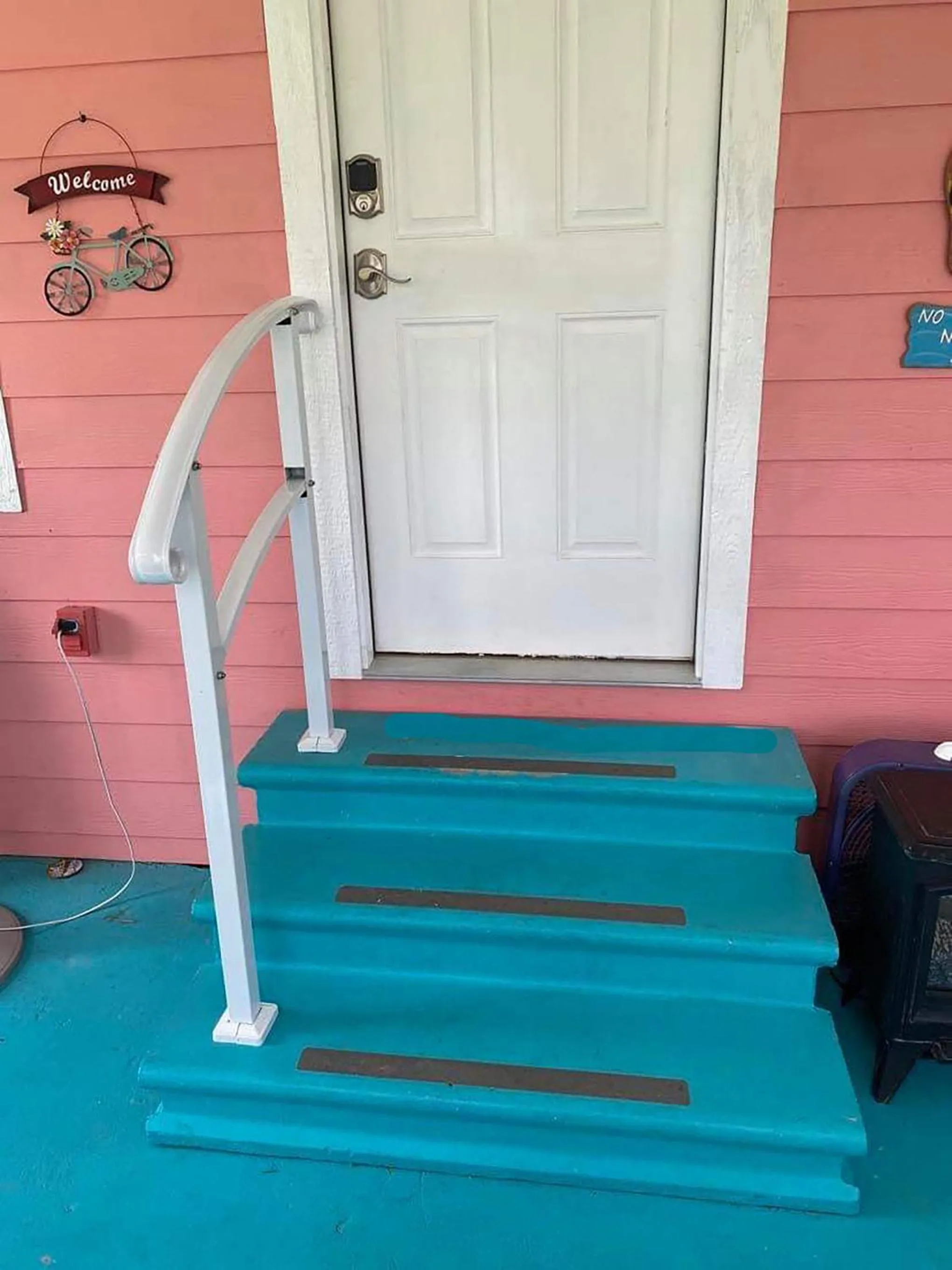 Property building in Coastal Cottage Bay House