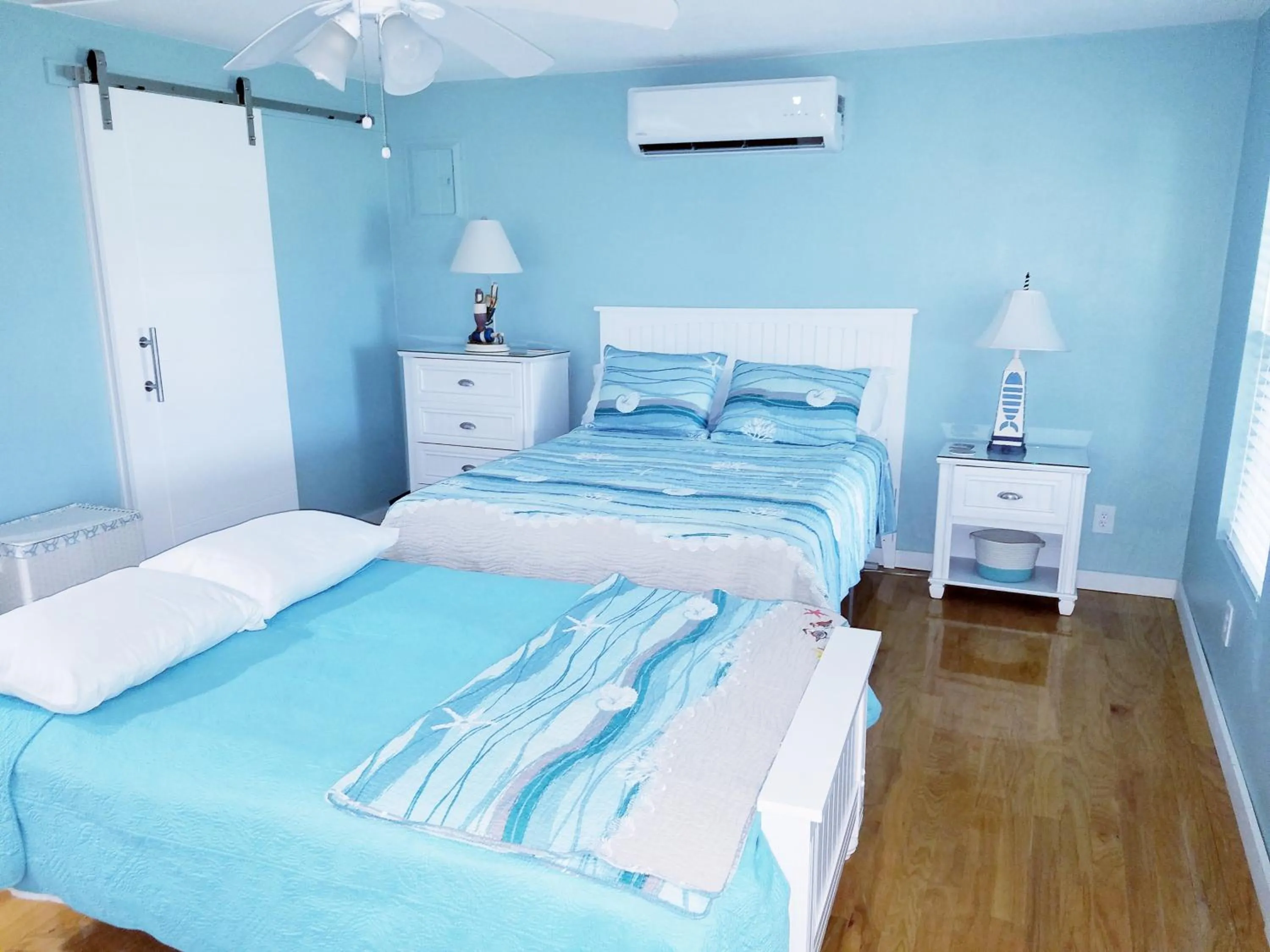 Bedroom, Bed in Coastal Cottage Bay House