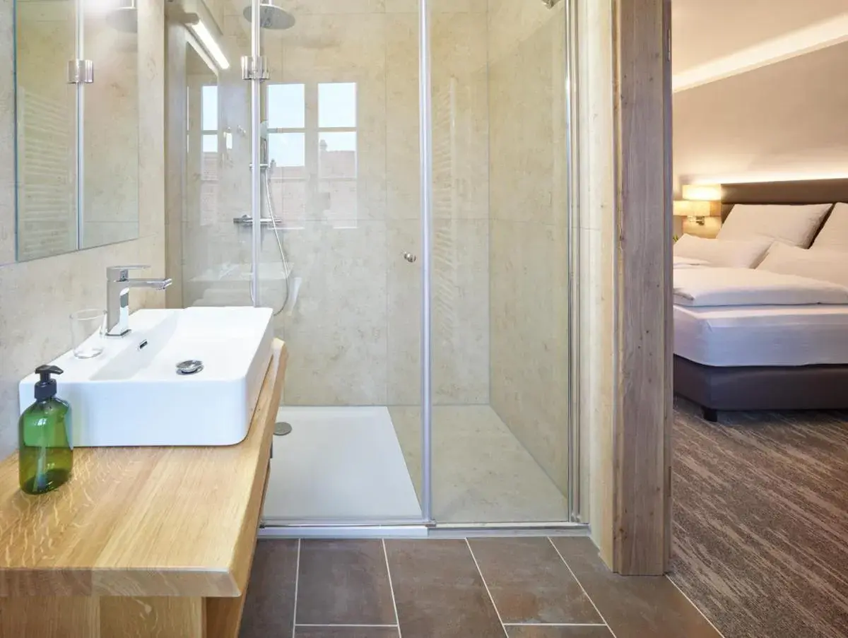 Standard Double Room - single occupancy in Wittelsbacher Hof Weißenburg Standard Double Room - single occupancy in Wittelsbacher Hof Weißenburg