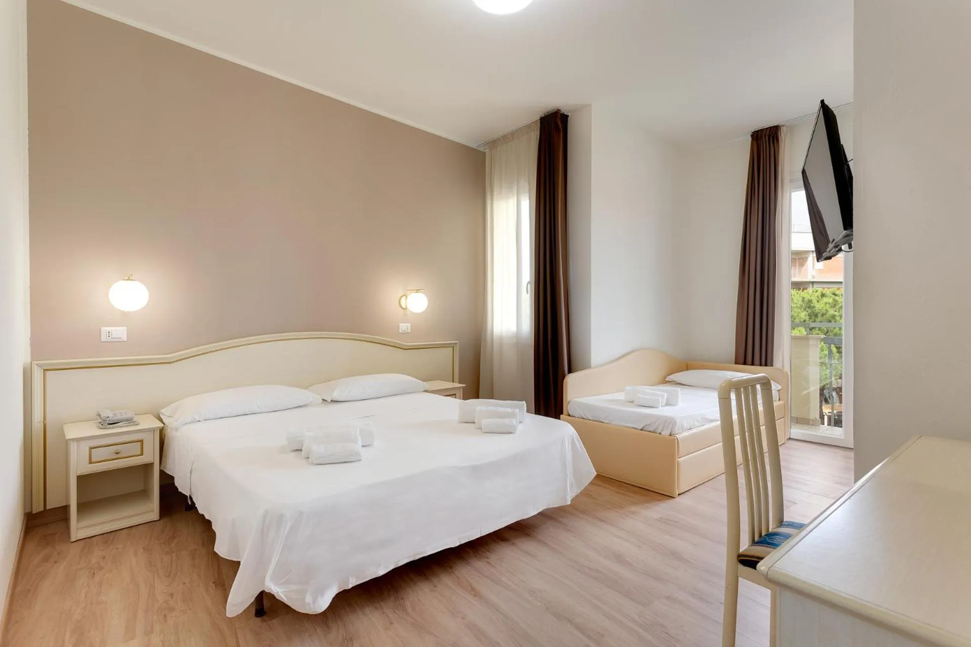 TV and multimedia, Bed in Hotel Schiller