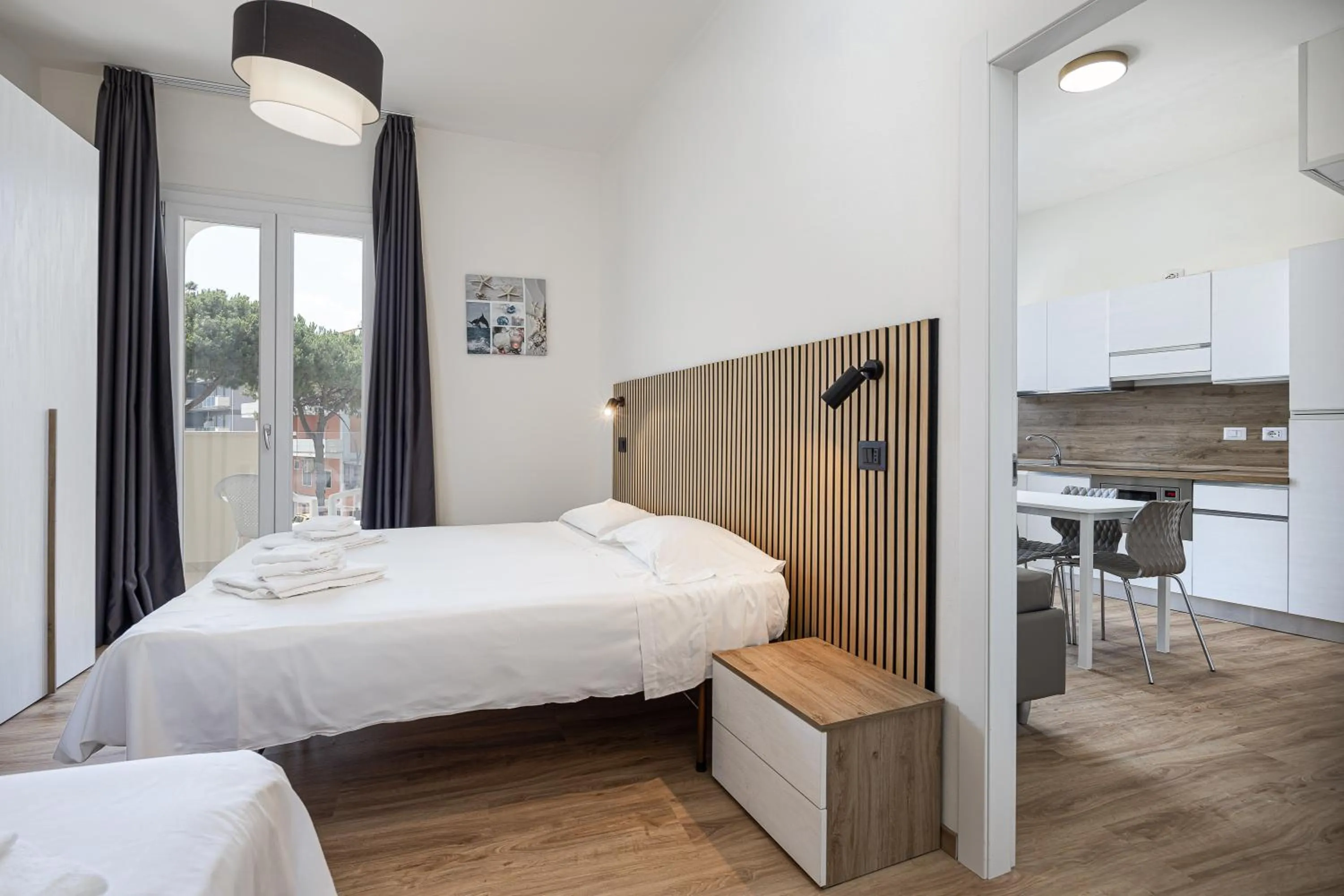 Kitchen or kitchenette, Bed in Hotel Schiller