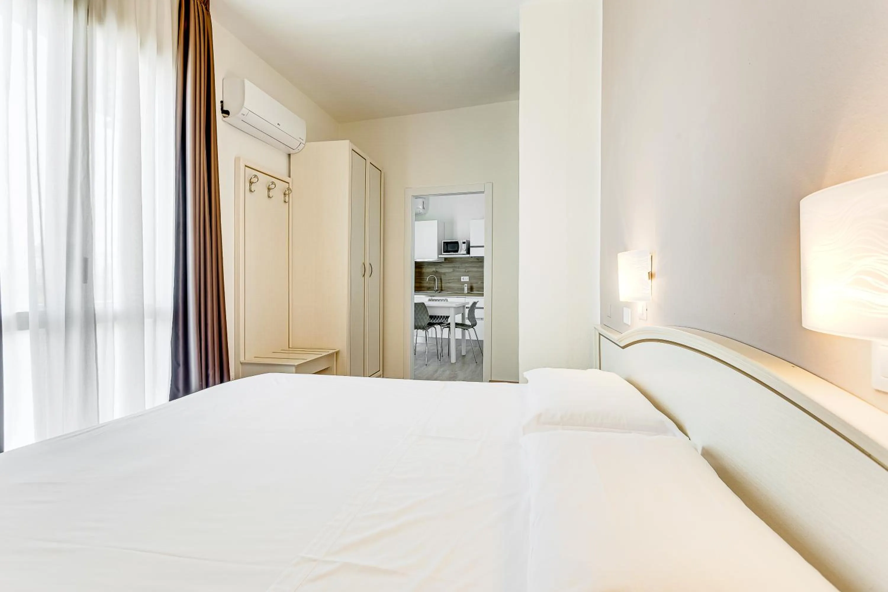 Kitchen or kitchenette, Bed in Hotel Schiller