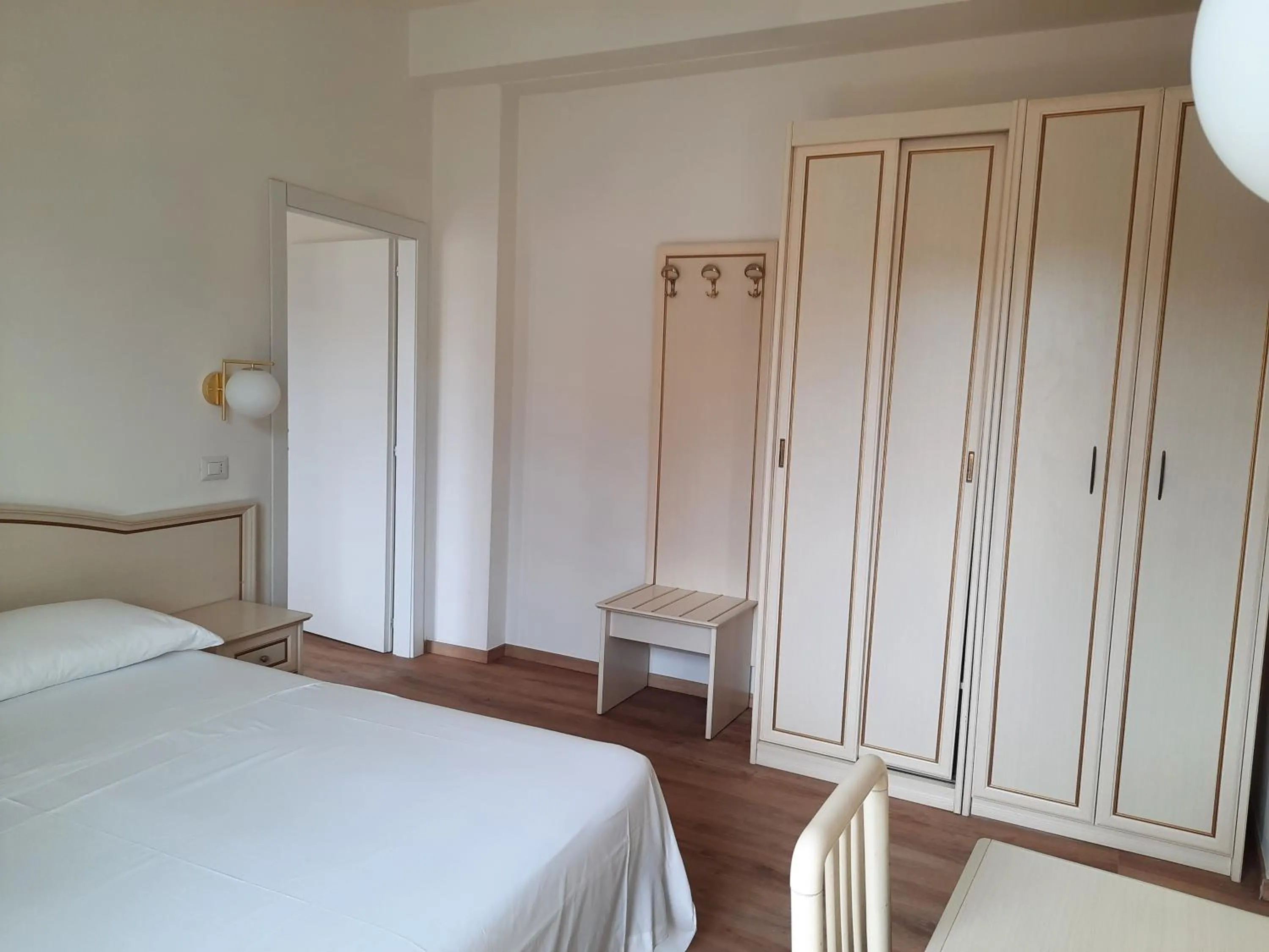 Bedroom, Bed in Hotel Schiller