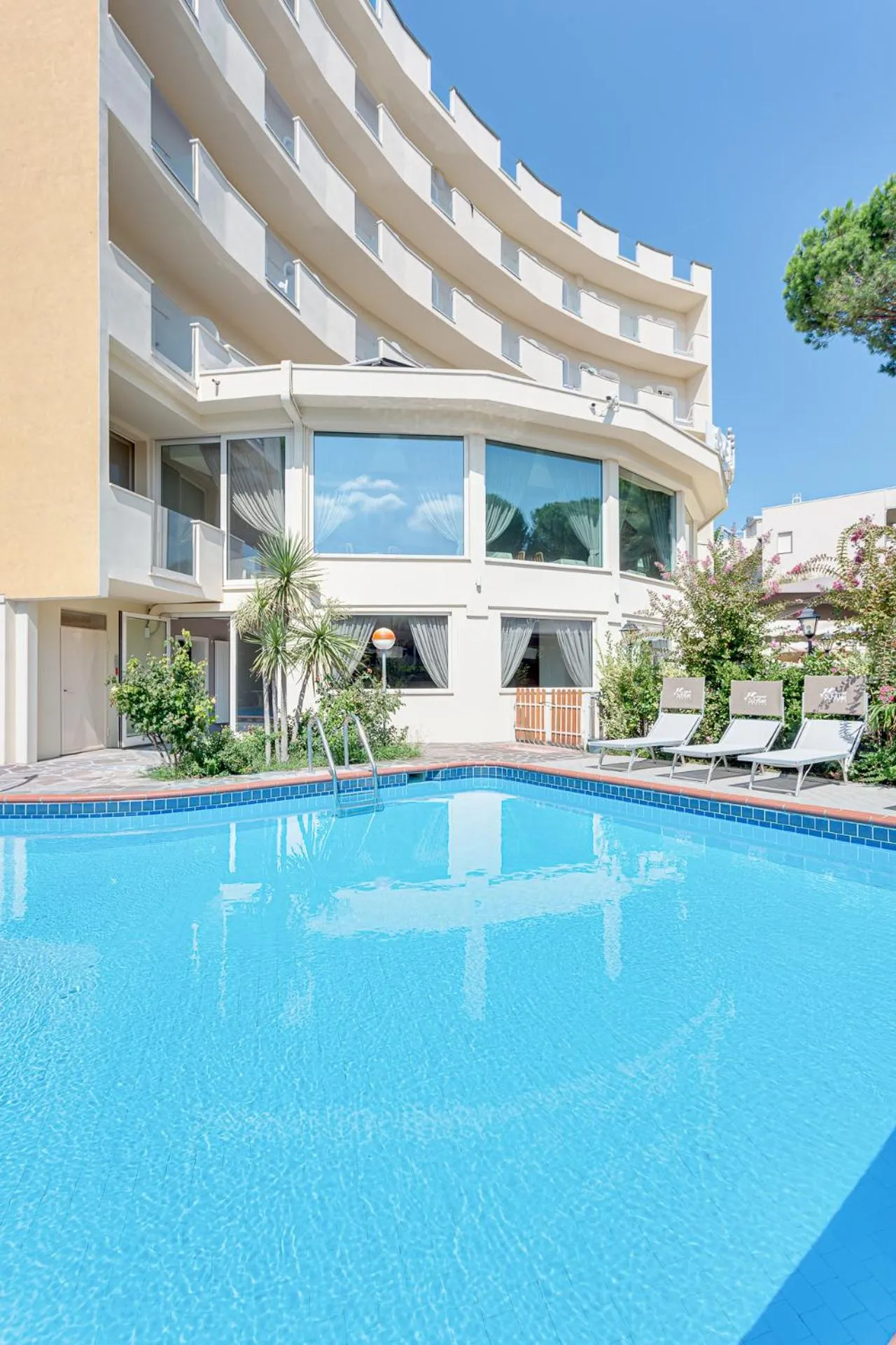 Swimming pool in Hotel Schiller
