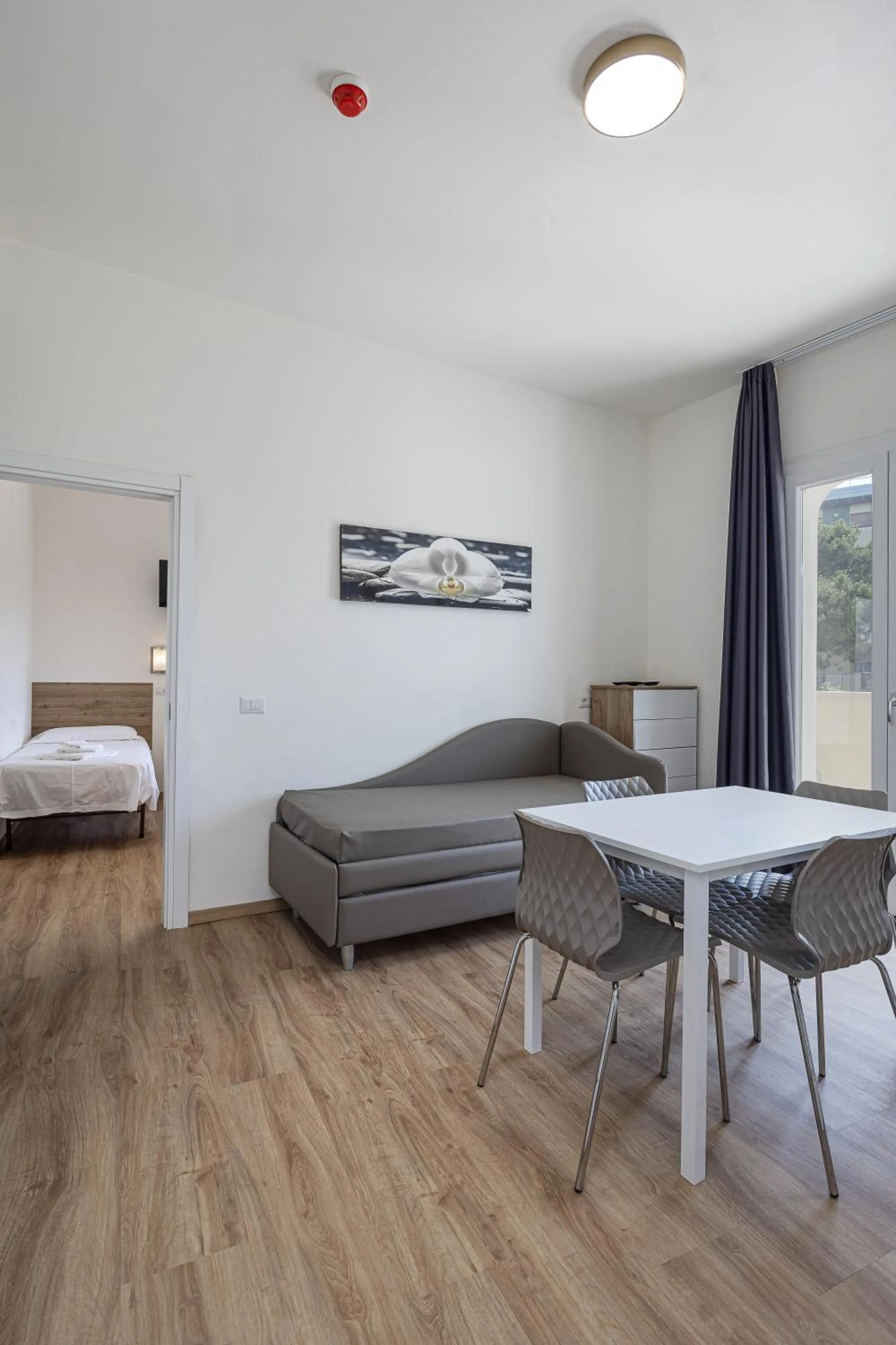 Kitchen or kitchenette, Bed in Hotel Schiller