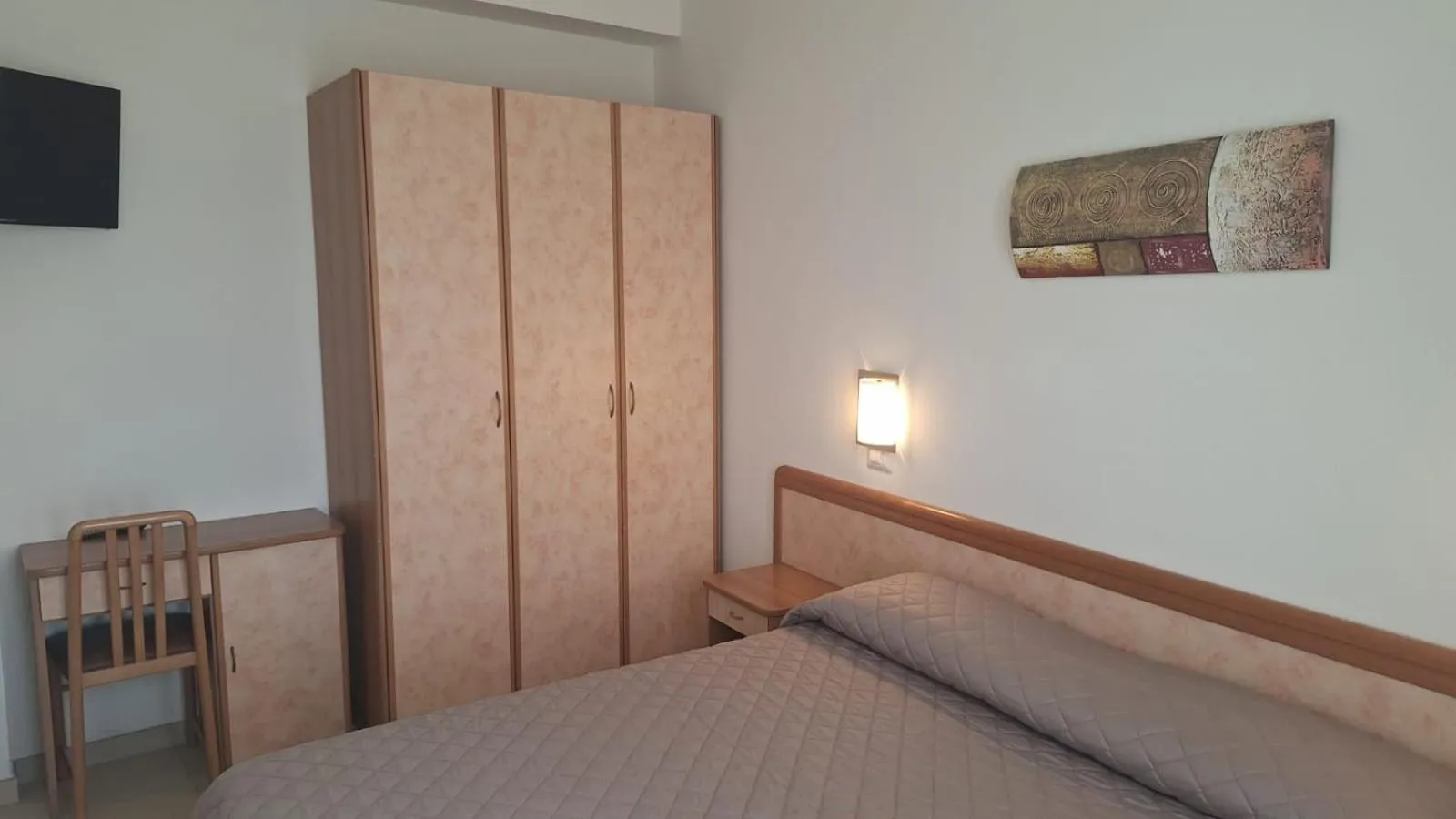 Bedroom, Bed in Hotel Schiller