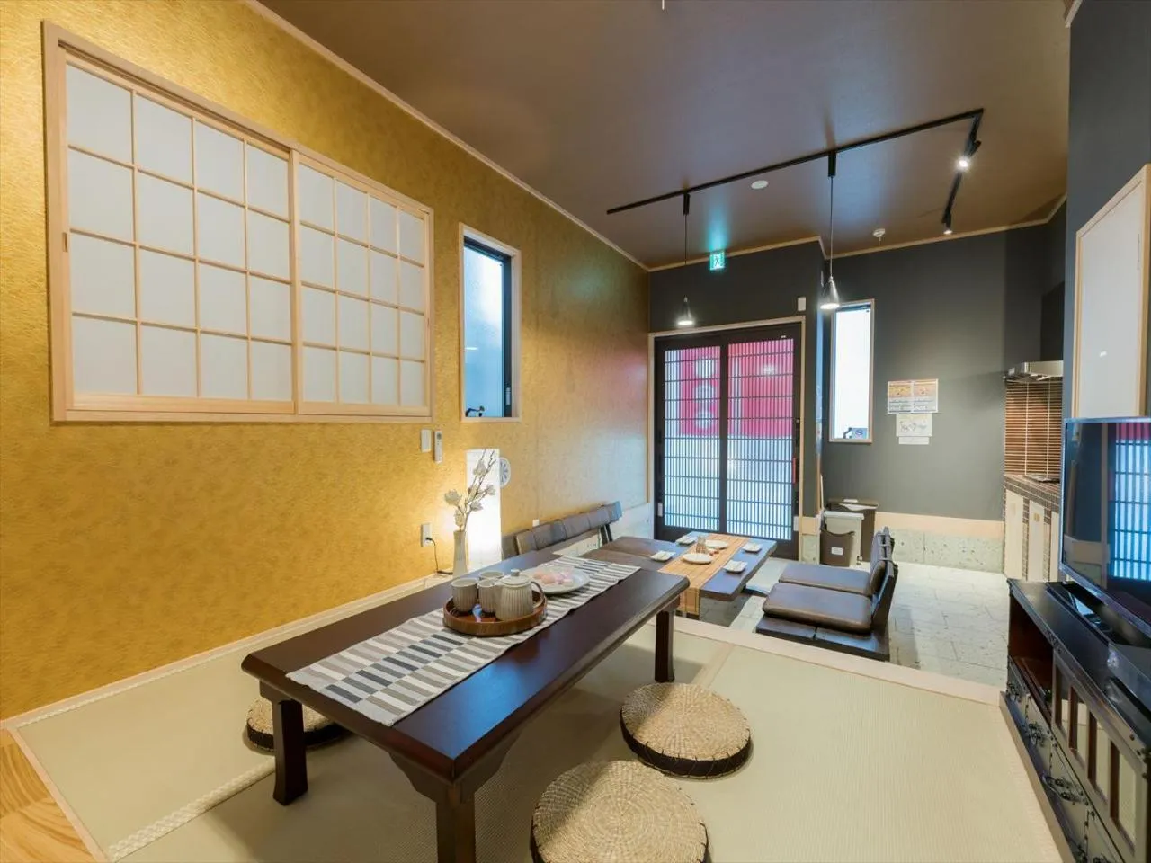 Living room, Bed in YADOYA Negishi