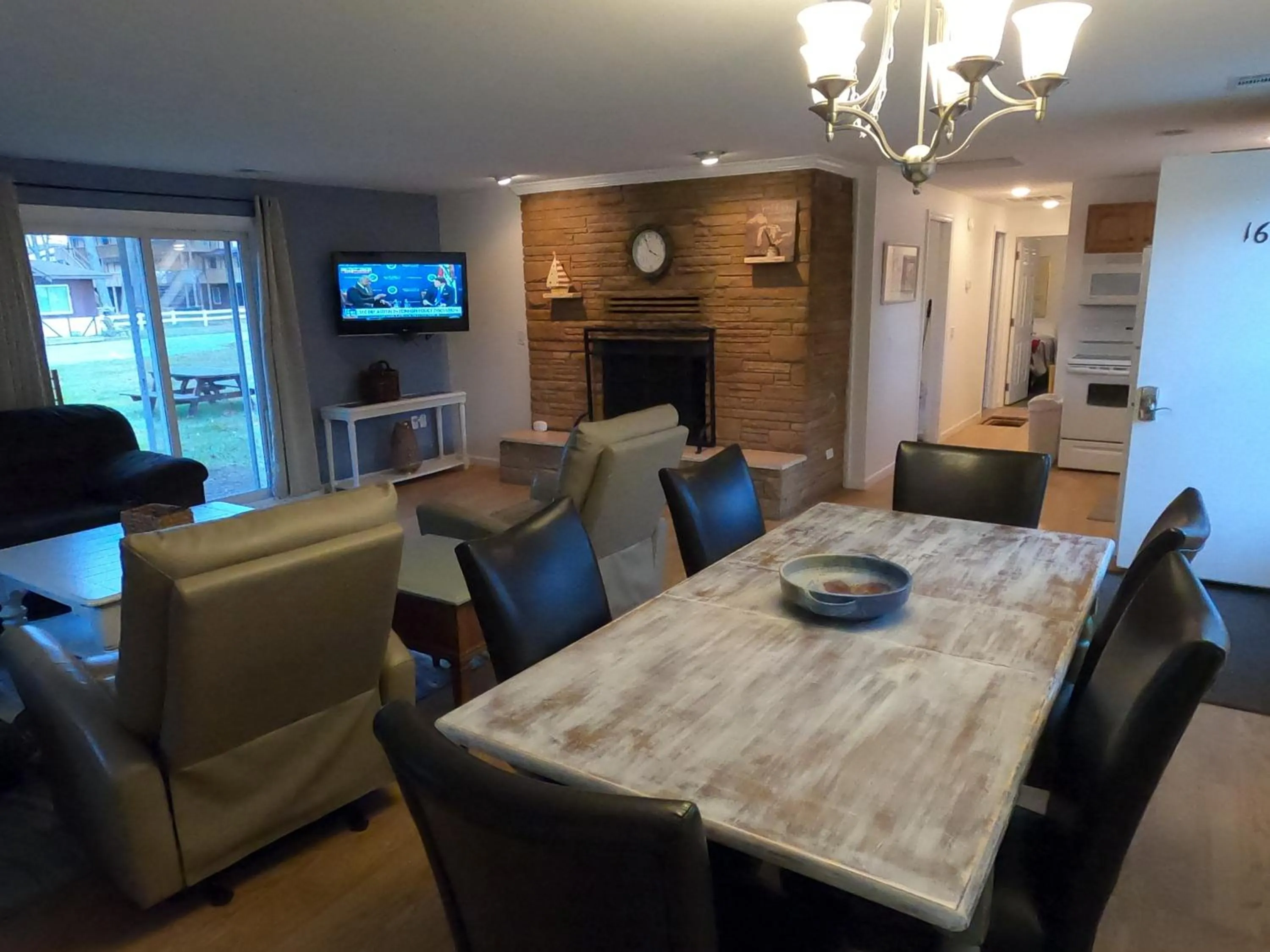Kitchen or kitchenette in Sunrise Beach Oscoda @ Surfside