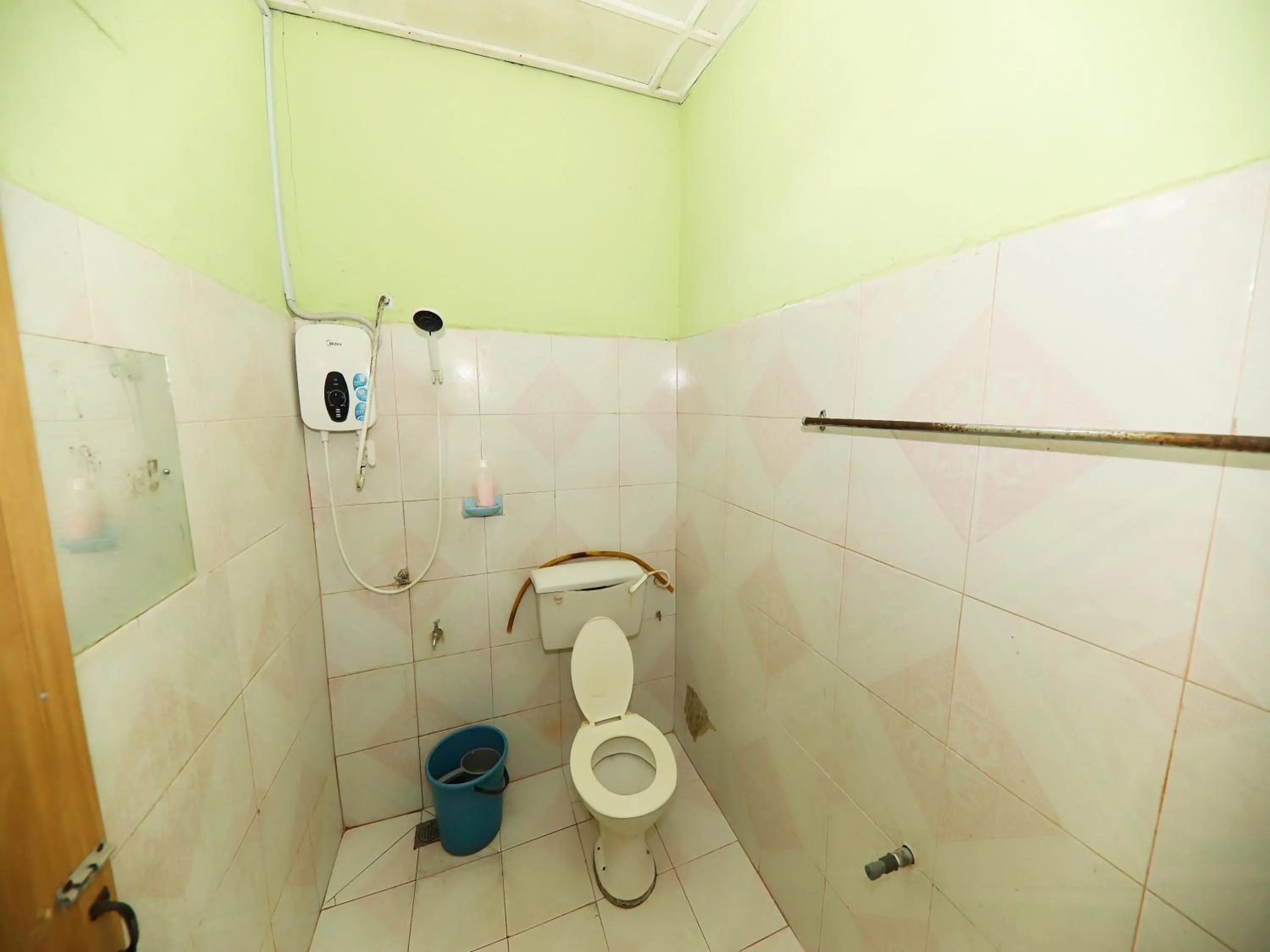 Bathroom in Hotel O Bayu Chalet