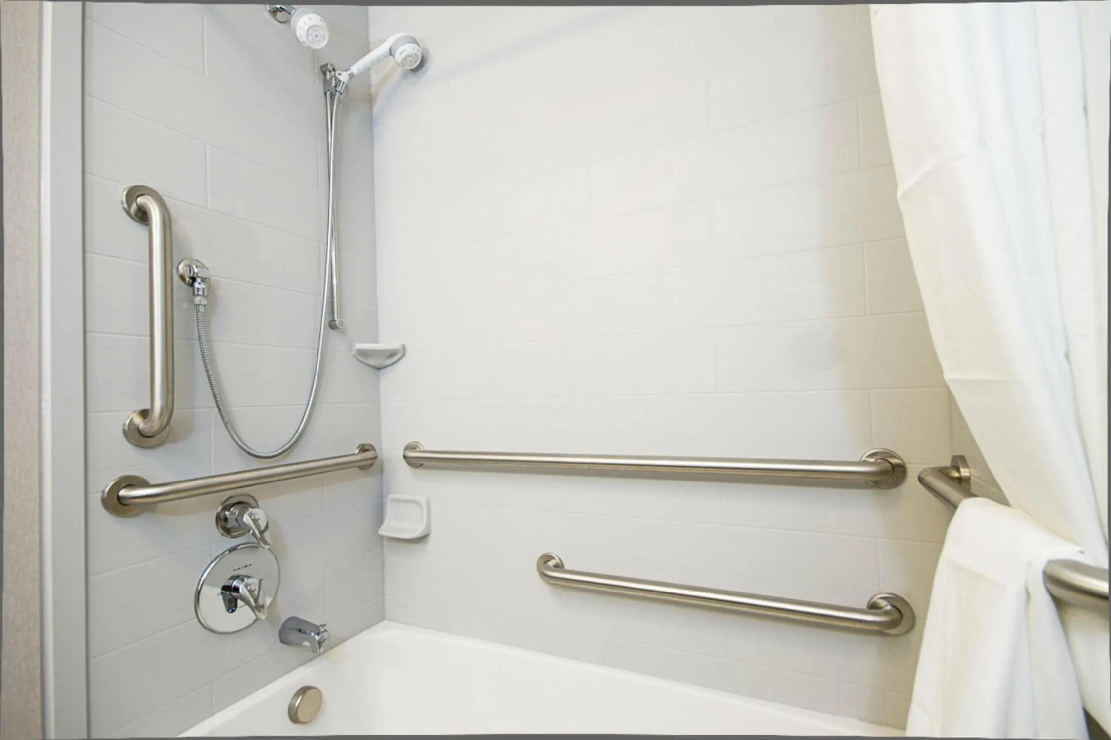 Bathroom in Hampton Inn and Suites Roanoke Airport/Valley View Mall