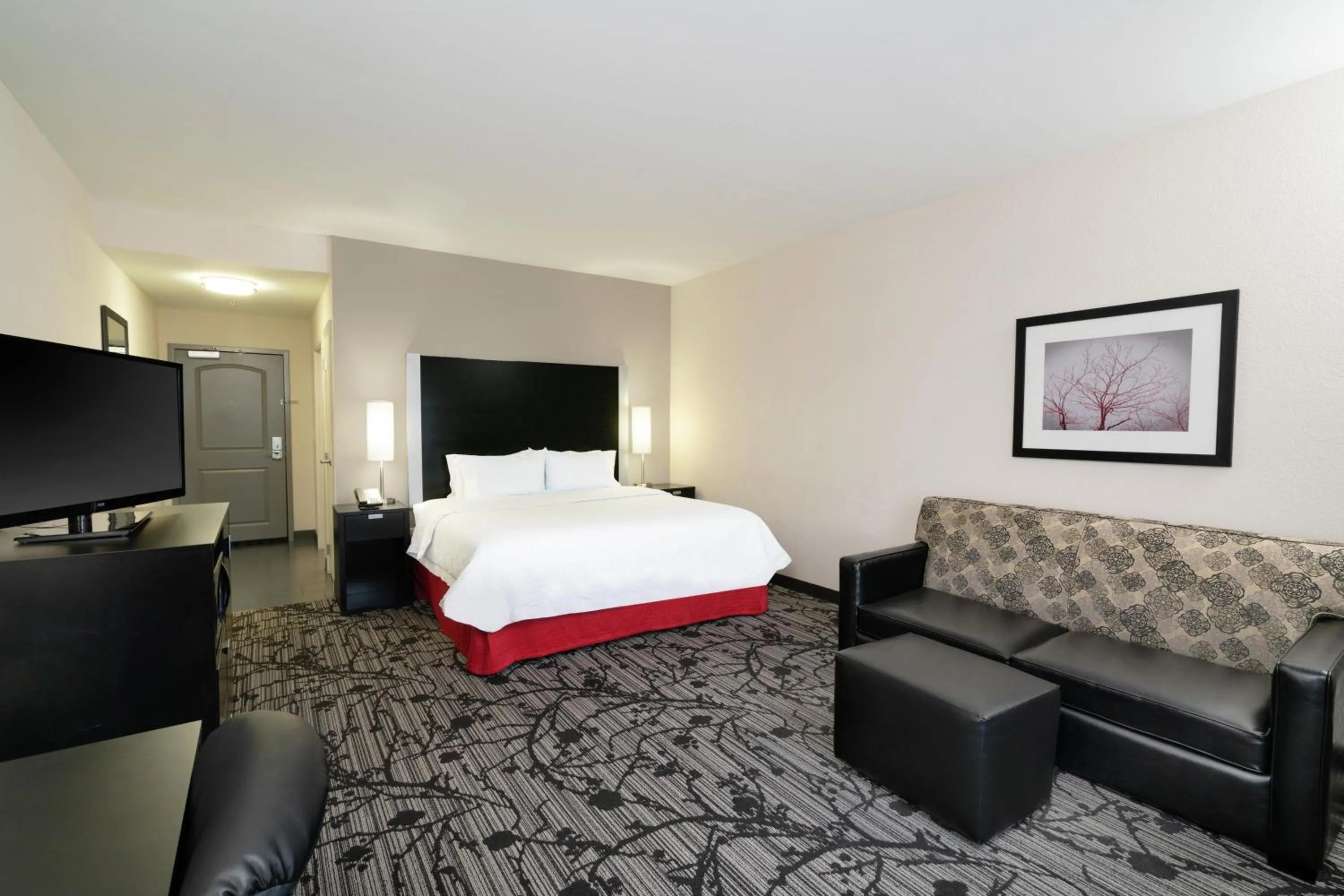 Bedroom, Bed in Hampton Inn and Suites Roanoke Airport/Valley View Mall
