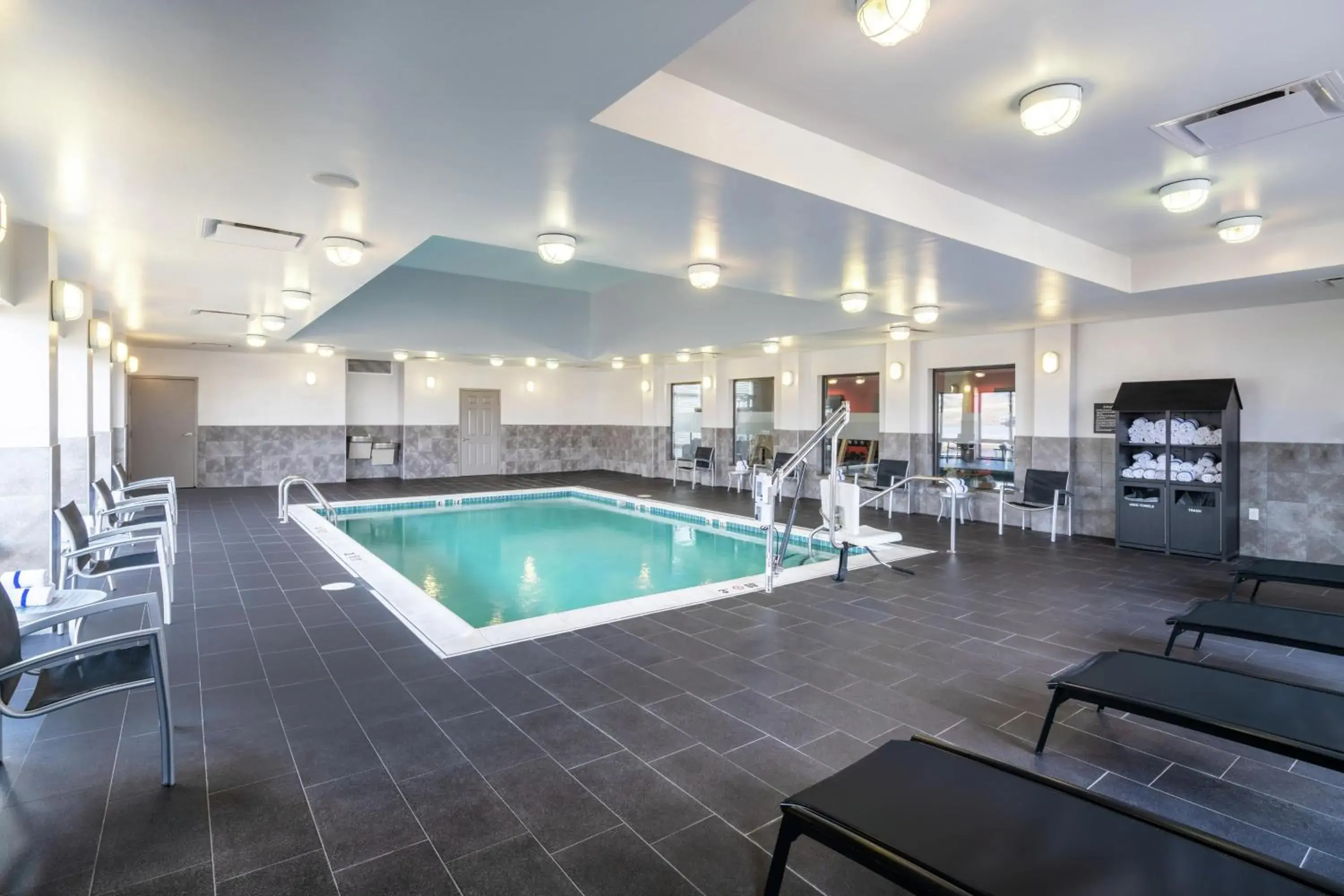 Pool view in Hampton Inn and Suites Roanoke Airport/Valley View Mall Pool view in Hampton Inn and Suites Roanoke Airport/Valley View Mall