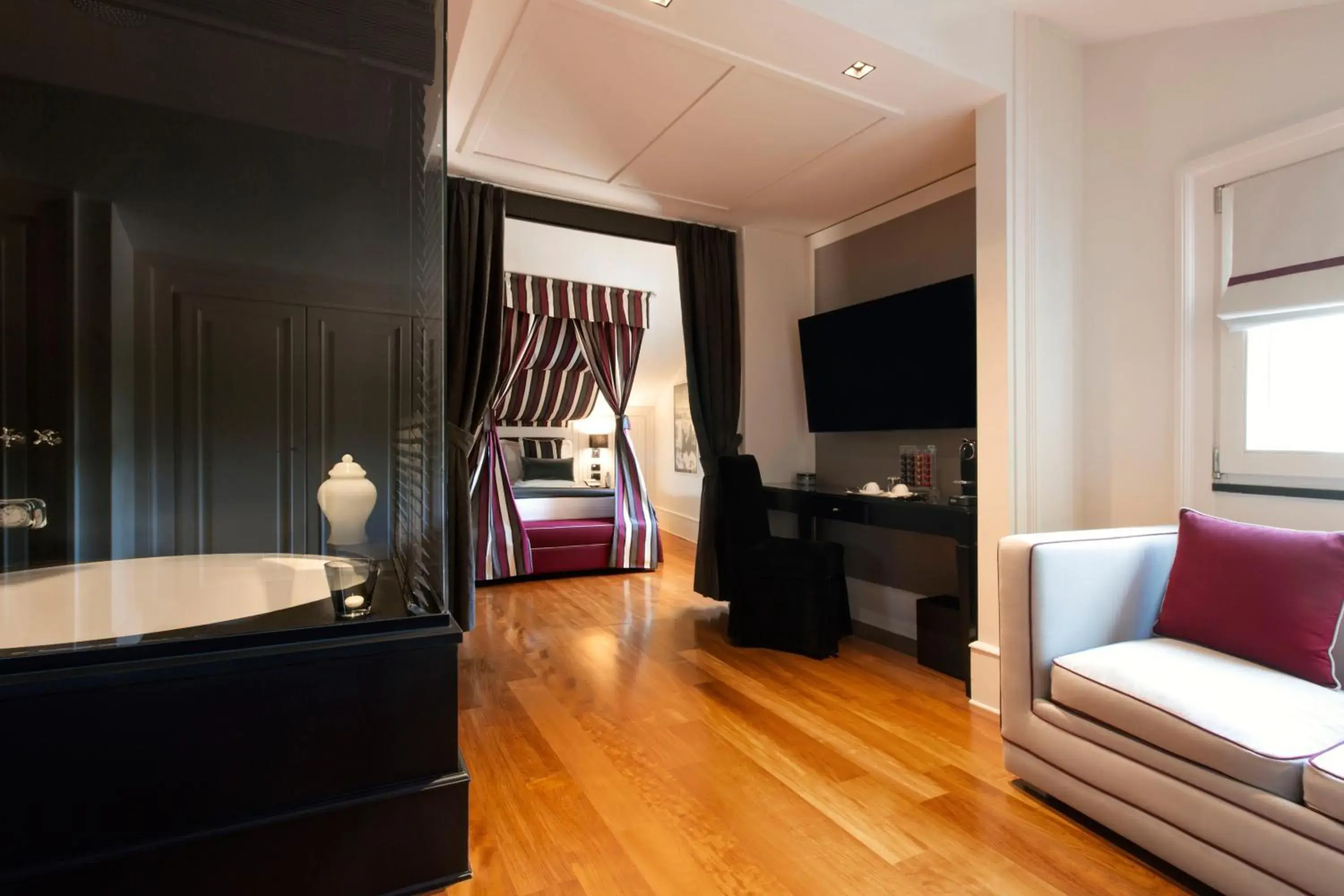 Seating area, Bed in Eight Hotel Portofino Seating area, Bed in Eight Hotel Portofino