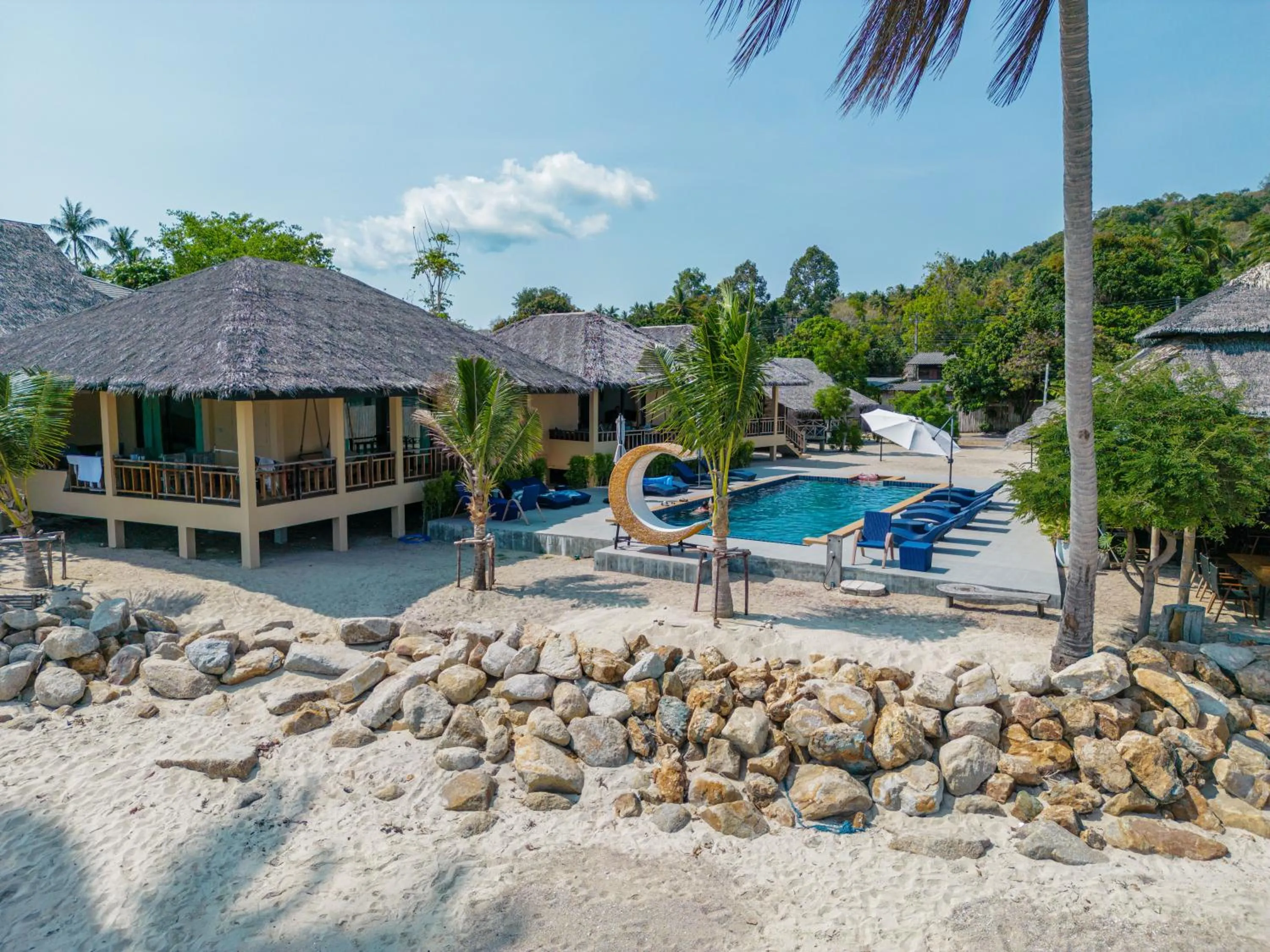 Area and facilities in Absolute Beachfront Villas