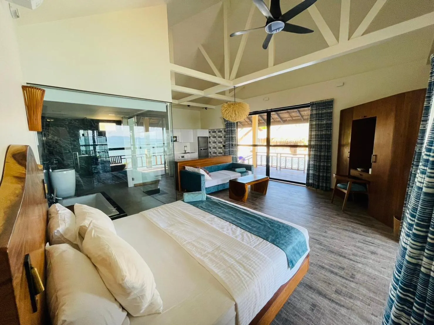 Bedroom, Bed in Absolute Beachfront Villas