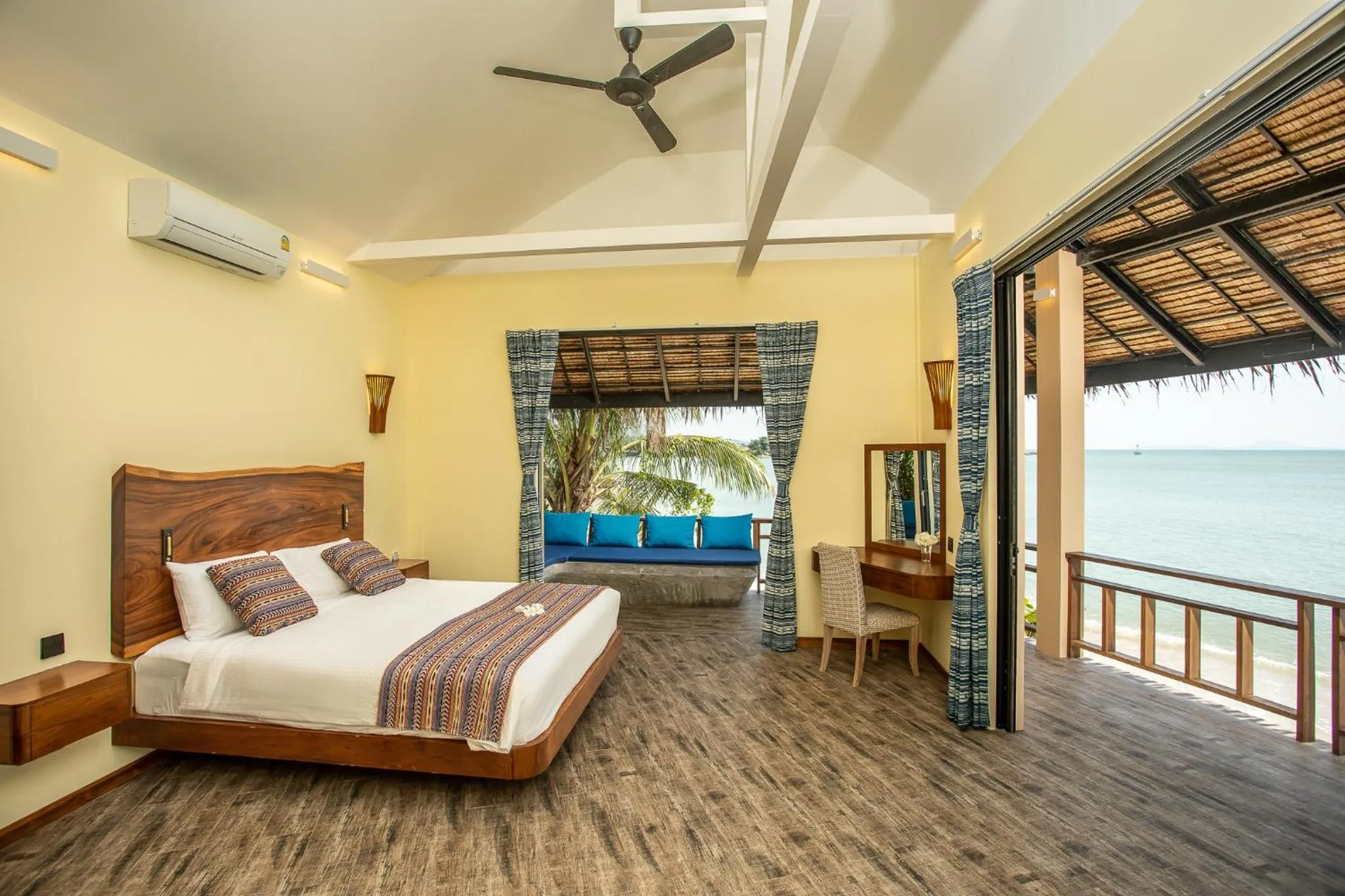 Photo of the whole room, Bed in Absolute Beachfront Villas